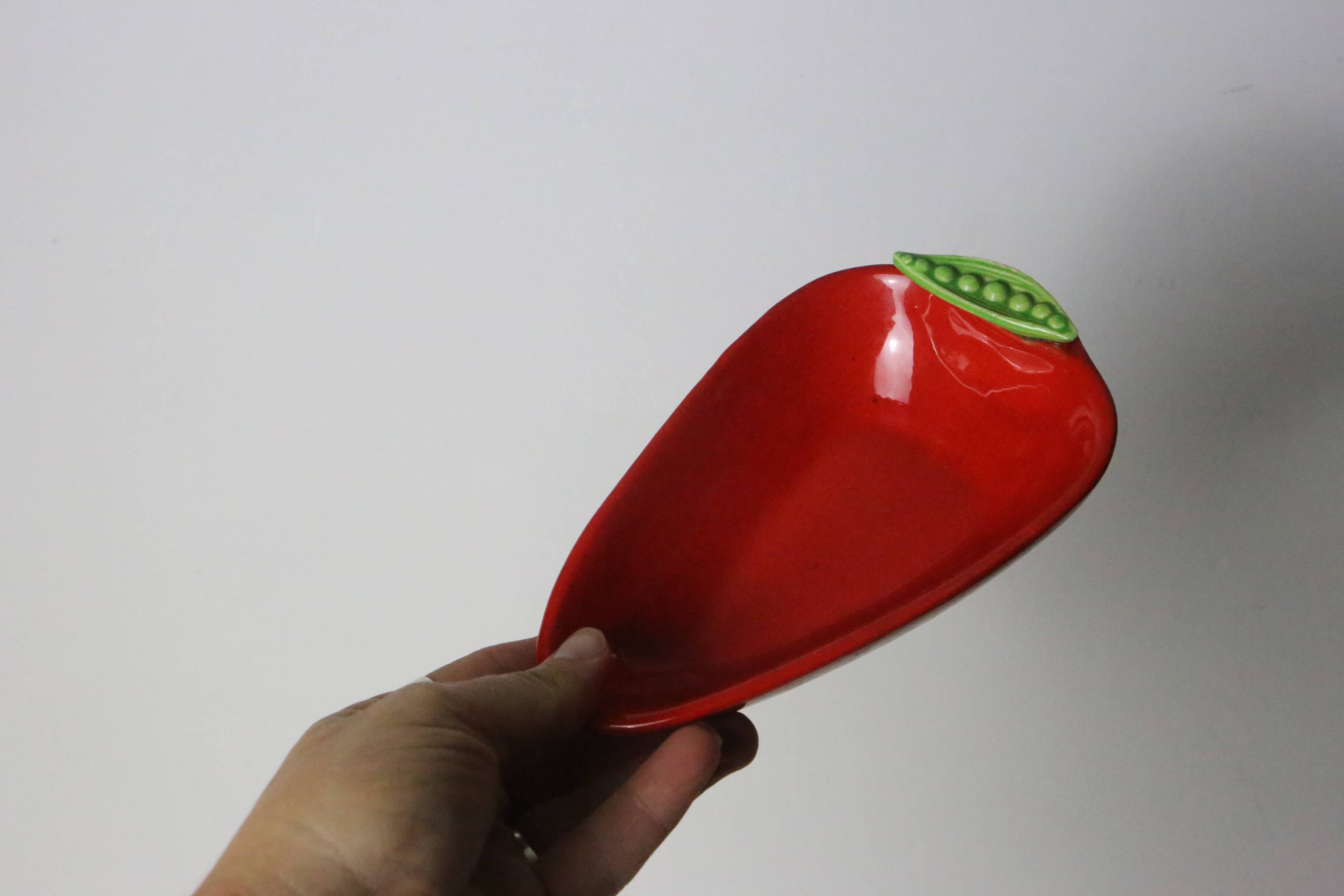 Pair of Saint Clément barbotine dishes