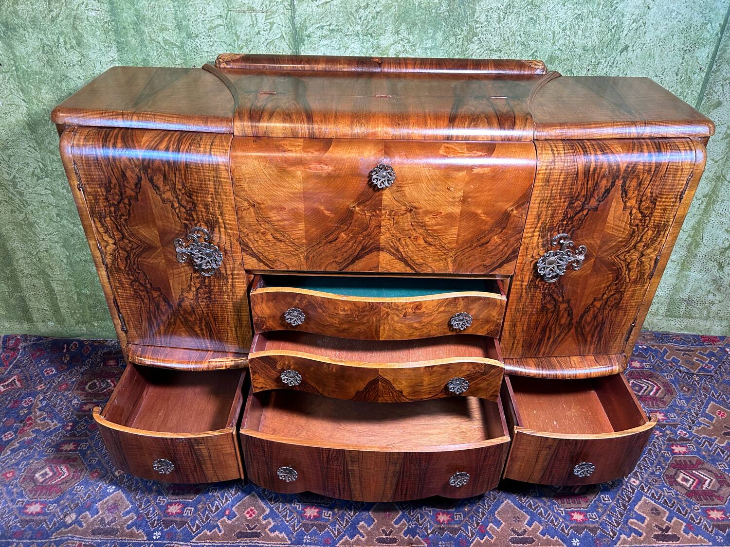 Art decó vintage Brocante burr walnut cocktail bar sideboard