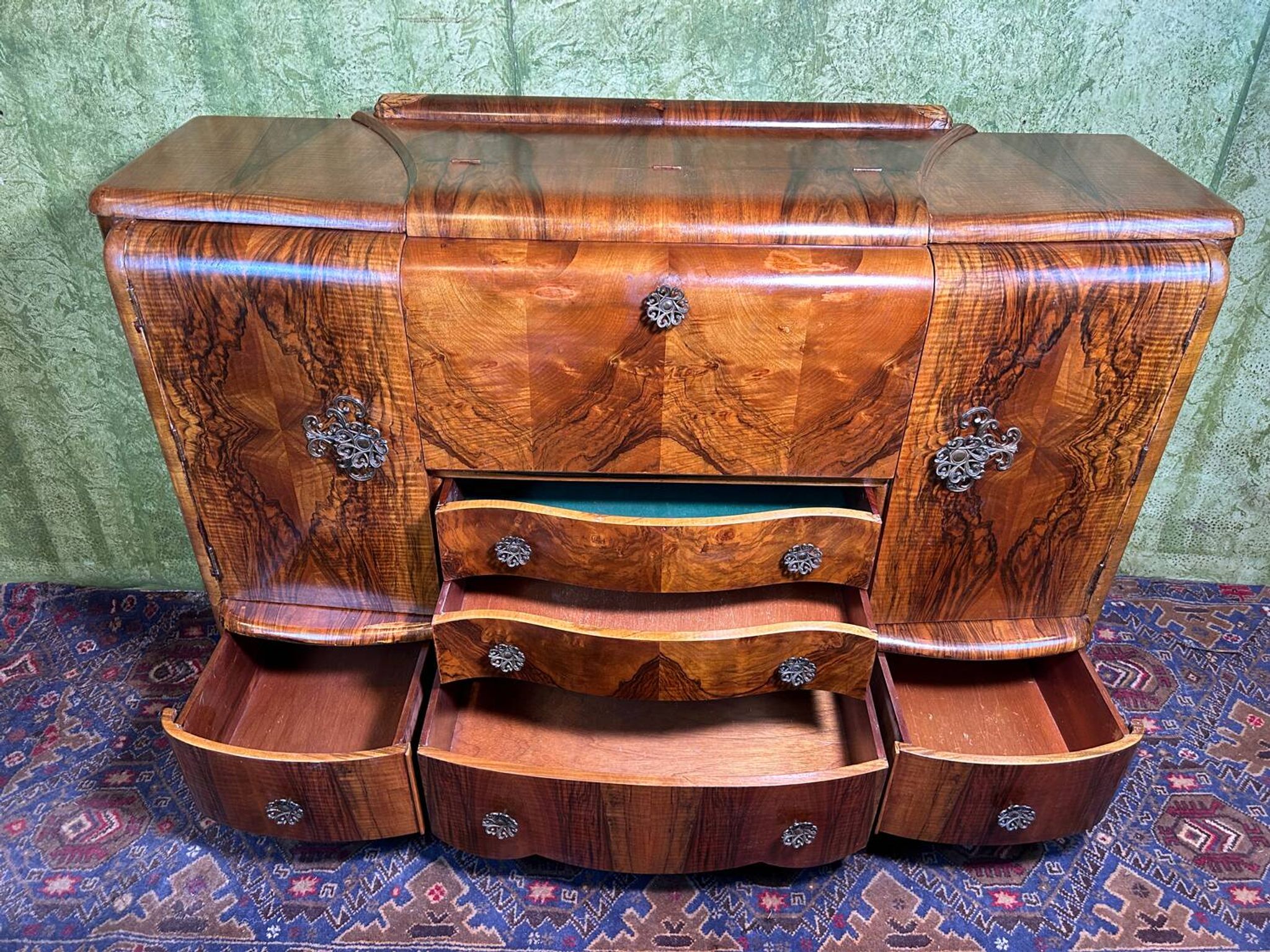 Buffet bar à cocktails Art déco vintage Brocante en ronce de noyer