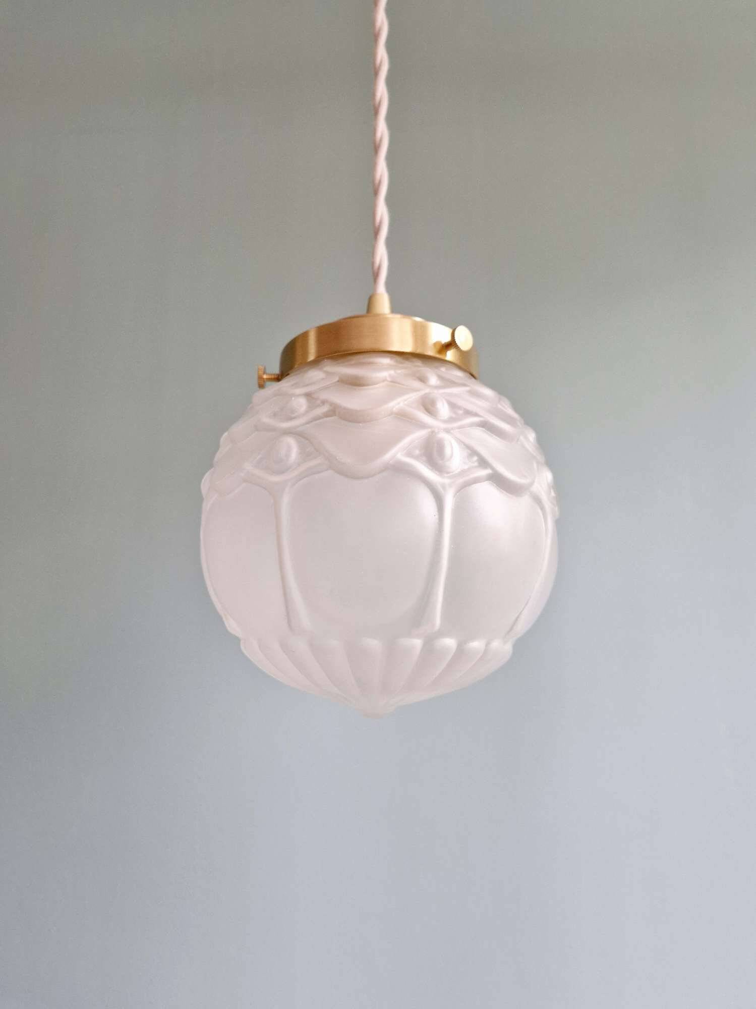 Suspension art déco en verre satiné (4 disponibles), années 1920-30