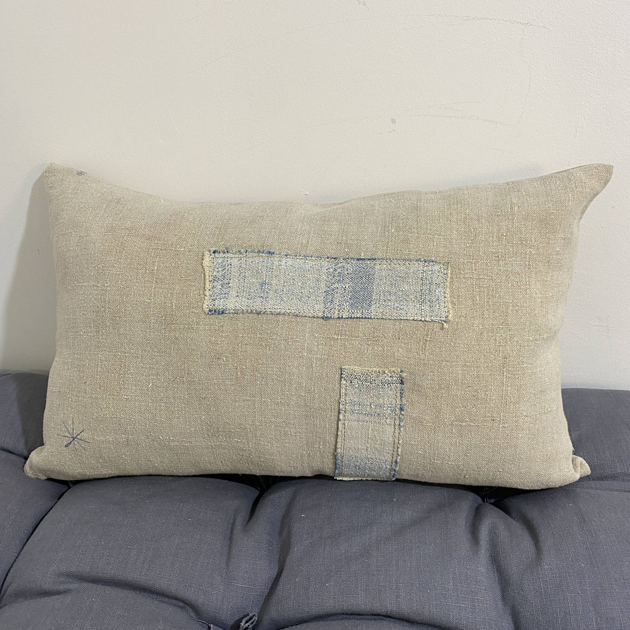 Coussin artisanal en toile ancienne style Kilim