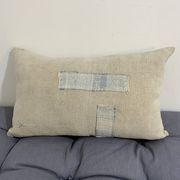 Coussin artisanal en toile ancienne style Kilim