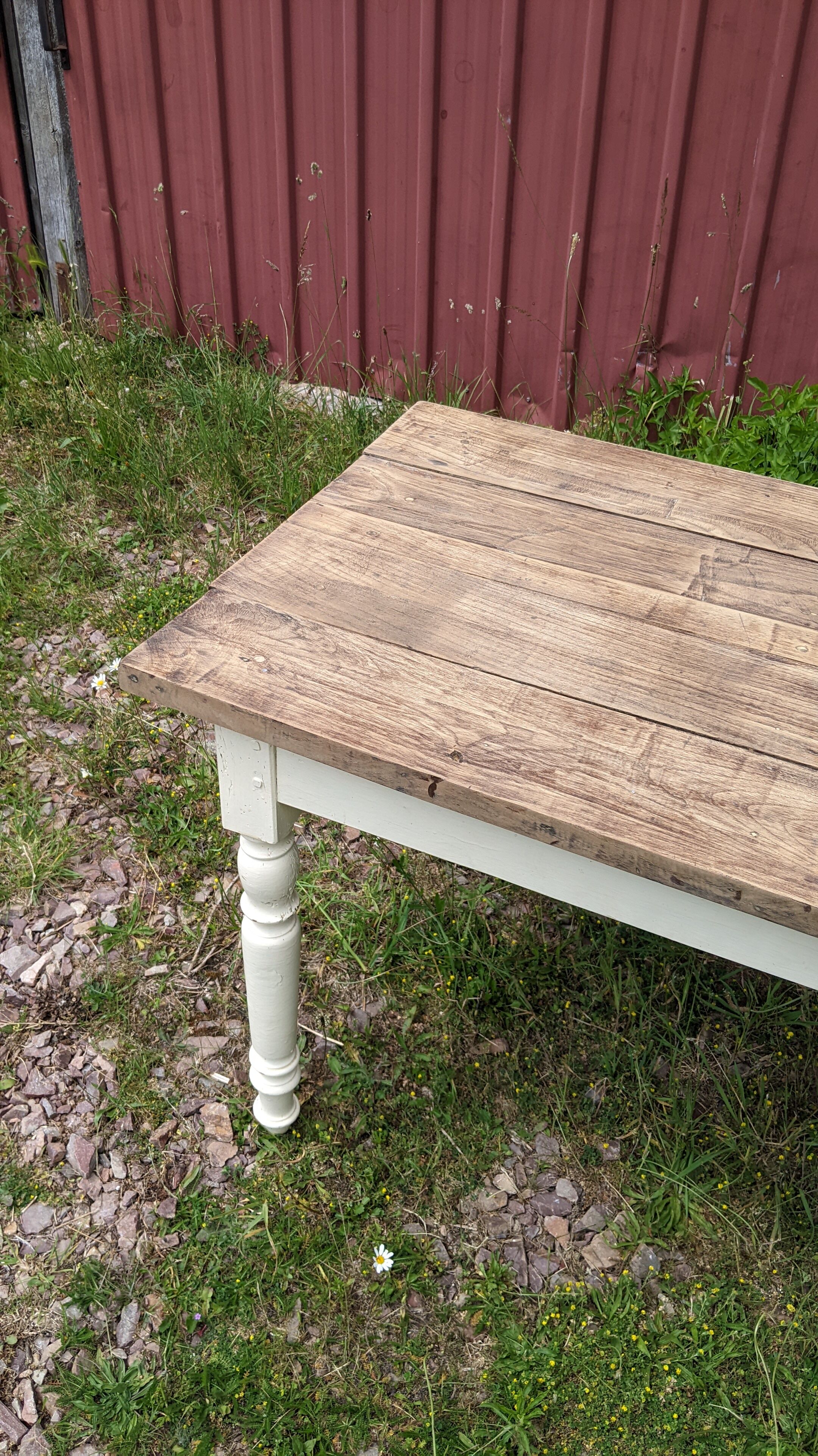 Farmhouse table with drawer