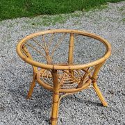 Table basse ronde en rotin plateau en verre des années 70