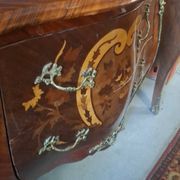 Commode de style louix xv en marqueterie
