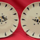 Lot de 2 assiettes à dessert en porcelaine . décor de jean picart le doux.