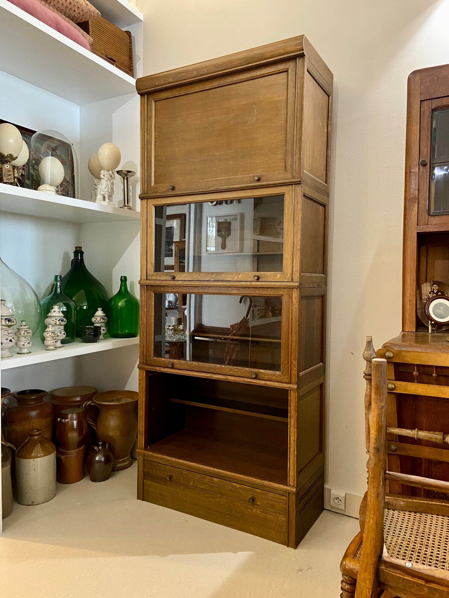 Dark wood display case 4 compartments and 1 drawer