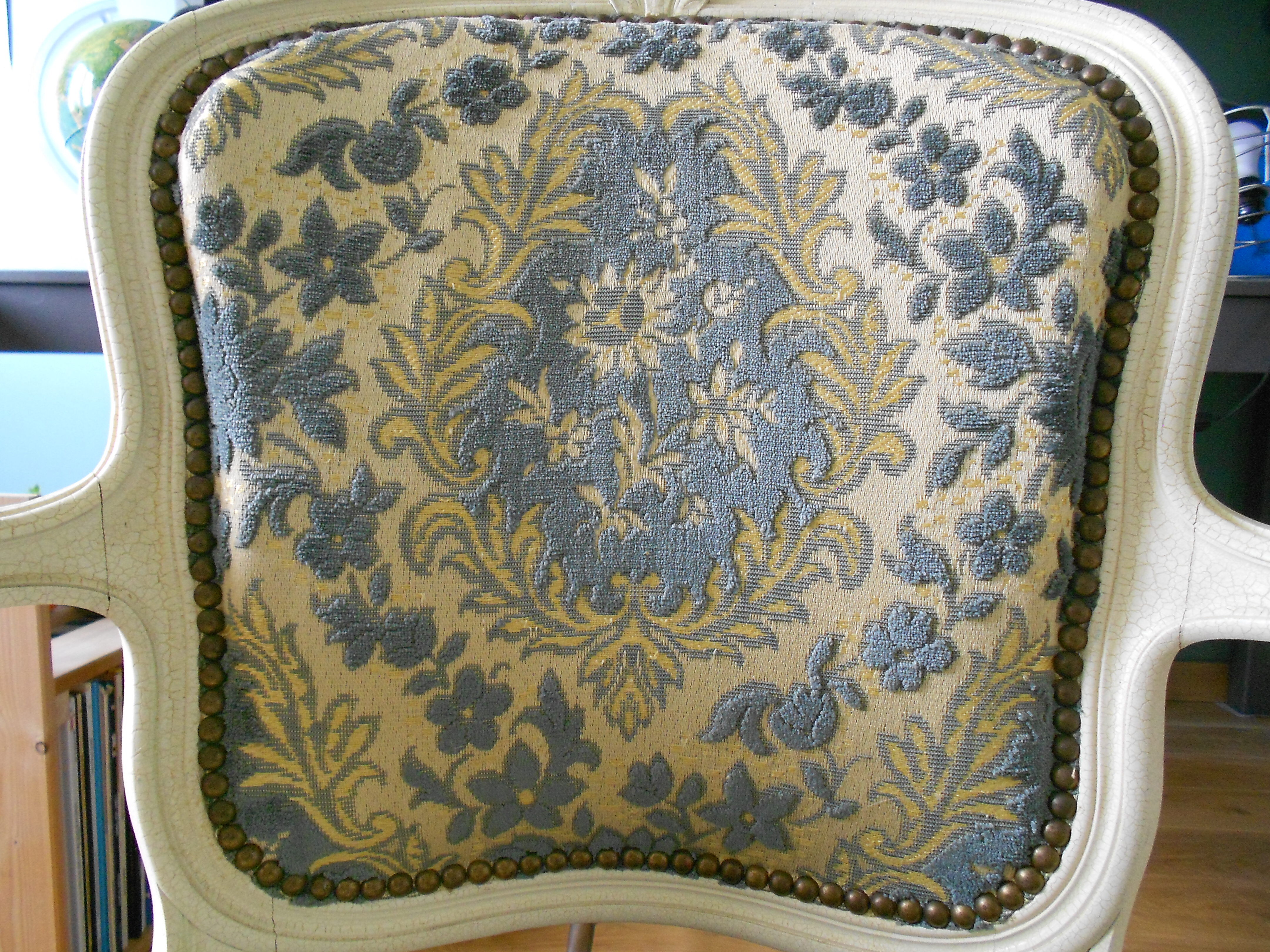 Louis XV-style convertible armchair lined with velvet effect