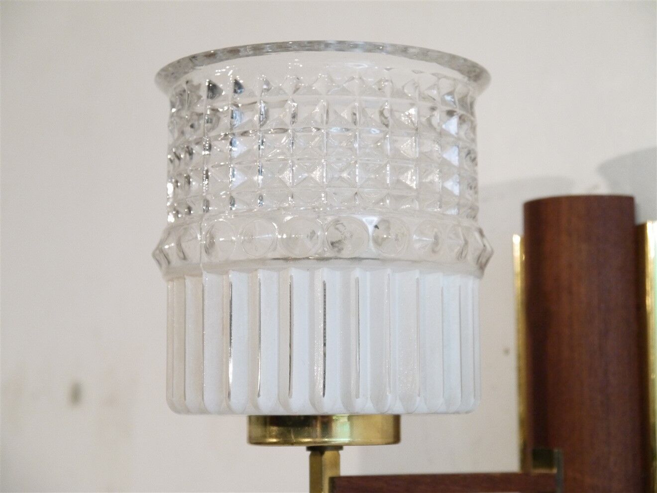 Scandinavian wall lamp in teak and glass