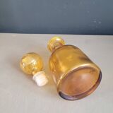 Amber molded glass carafe with stopper