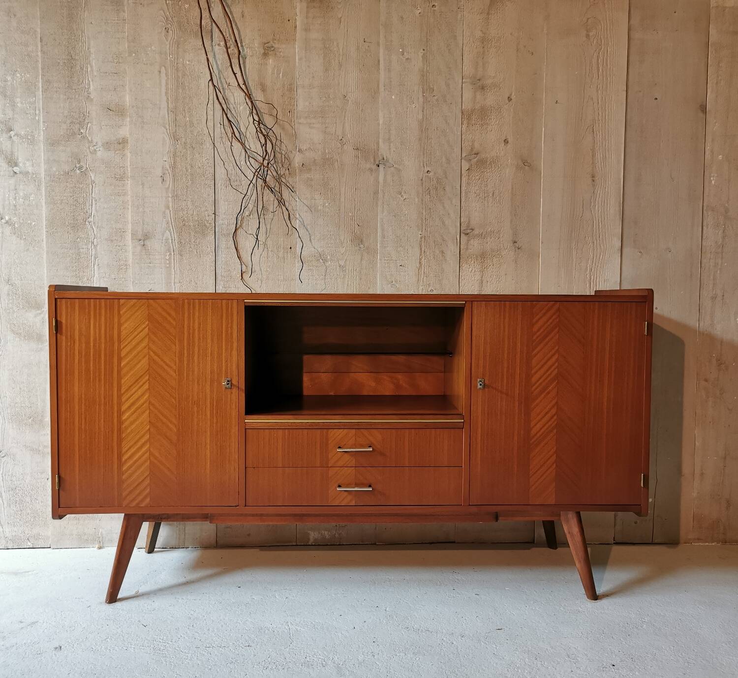 Compass feet sideboard