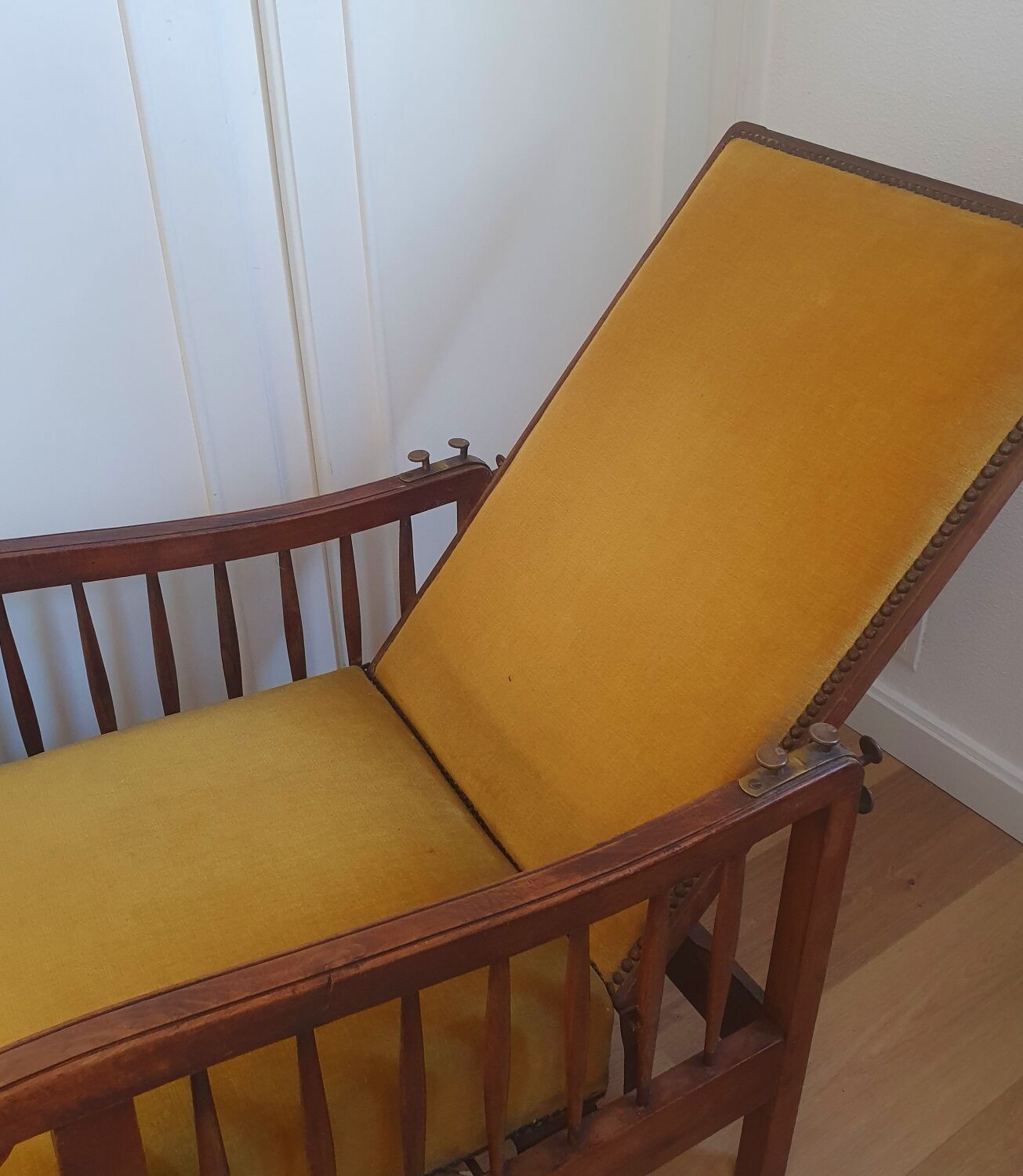 Velvet deck chair