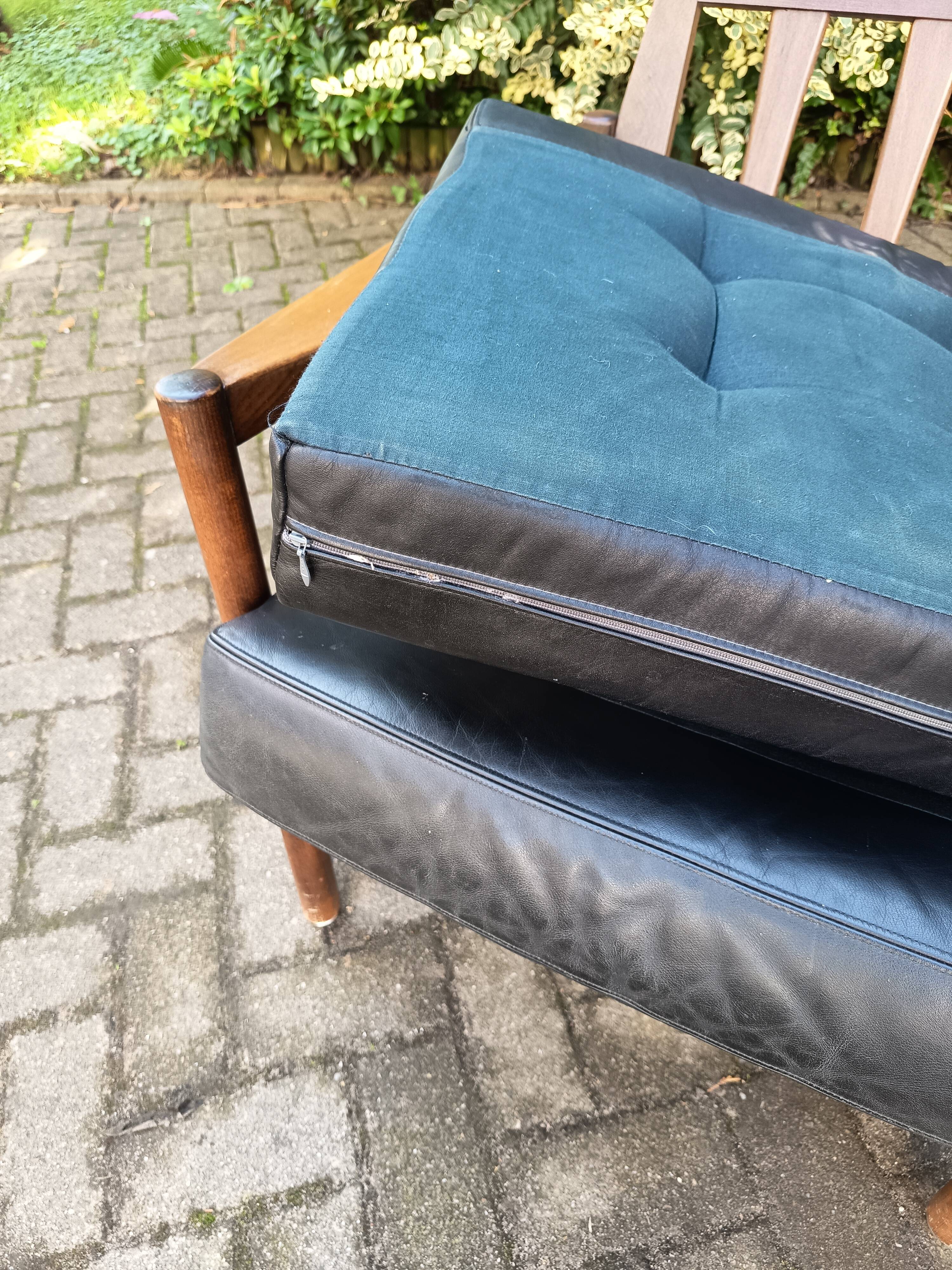 Paire de fauteuils scandinaves cuir, 1960