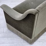 Canapé 3 places danois des années 1970, velours vert, bois de hêtre.