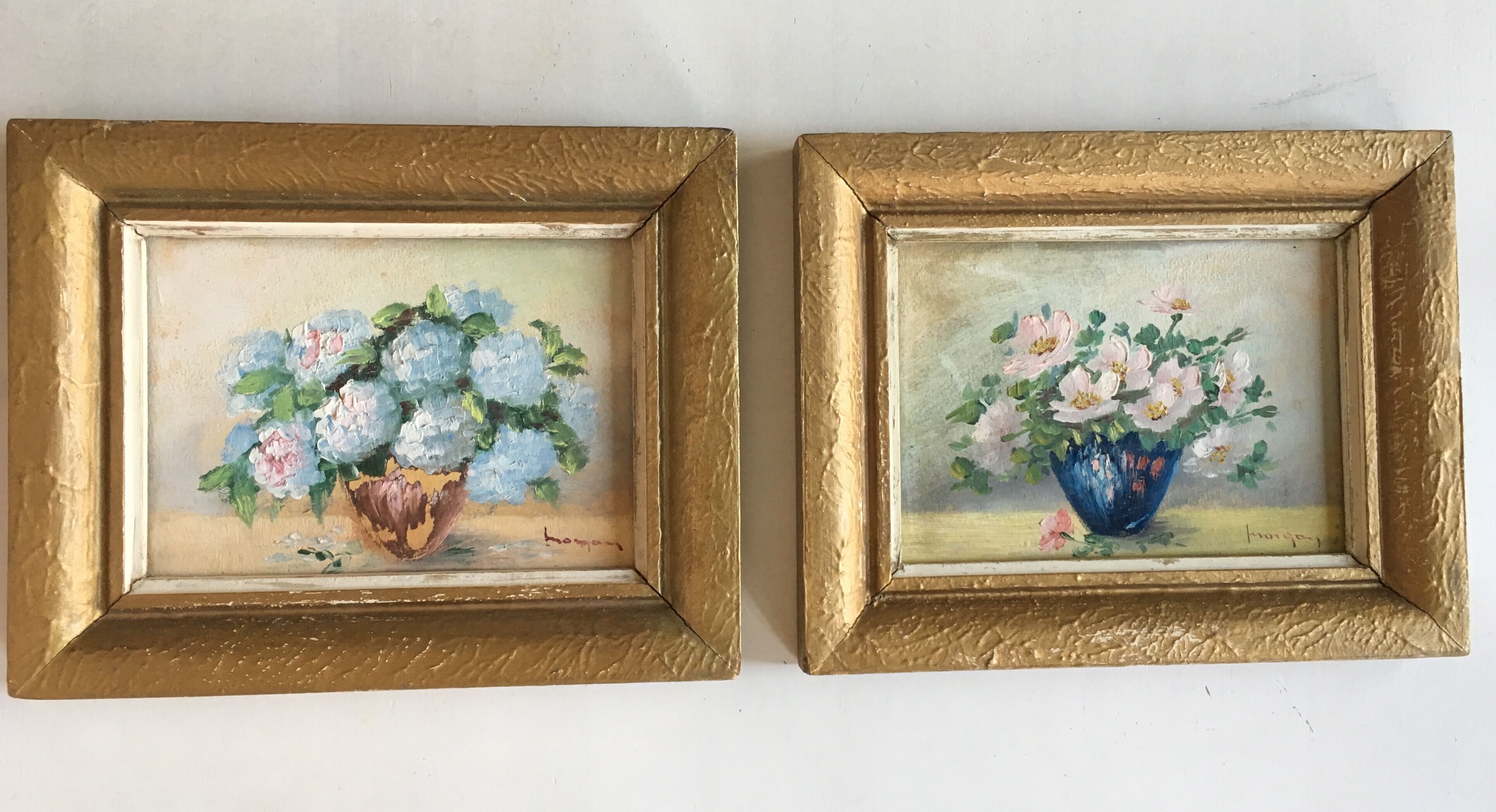 Set of 2 paintings bouquets of flowers with golden frame (signed Morgan)