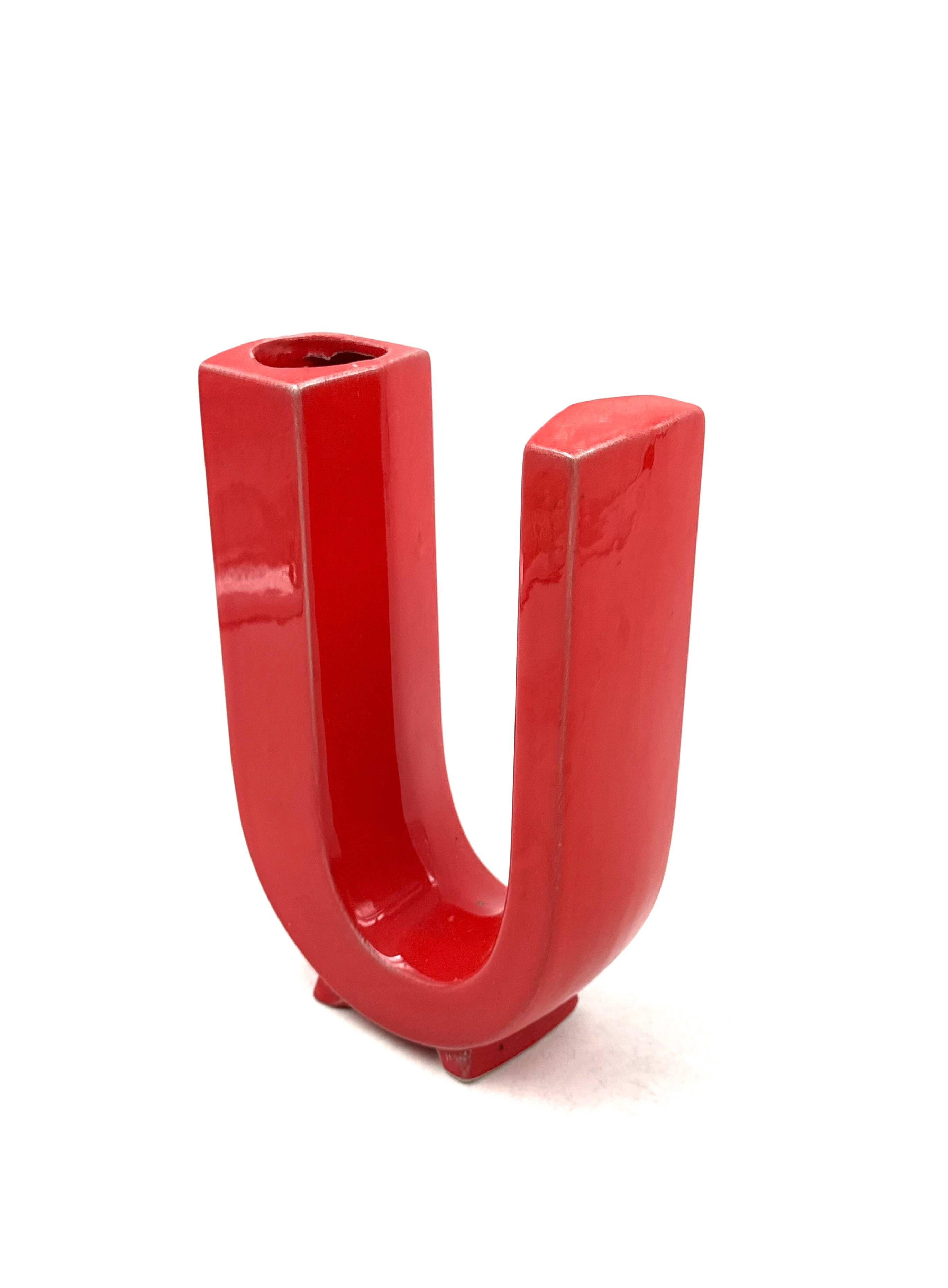 Space age red U letter ceramic solifleur vase, Marcel Radureau Francia 1970