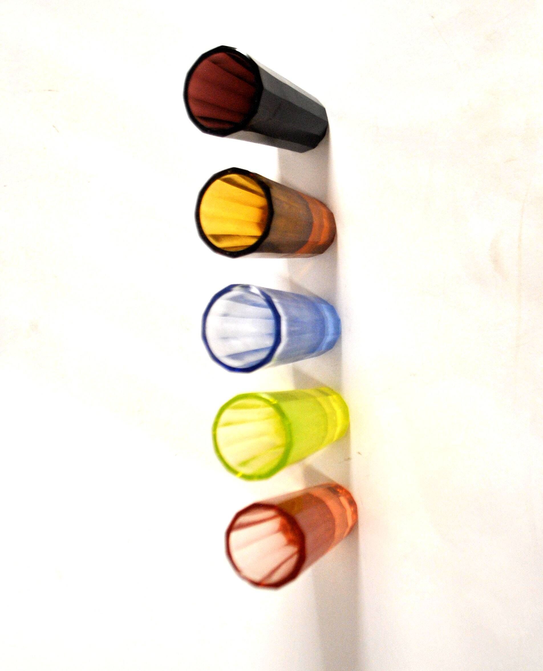 Set of 5 Art Deco 1920s shooter glasses in coloured and uranium glass - ouraline.