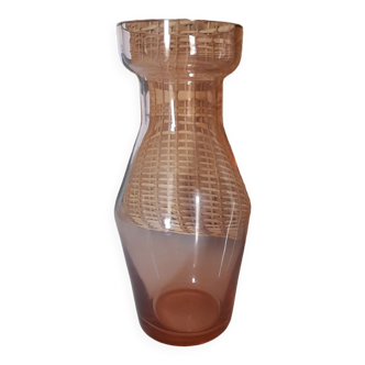 Vase à bulbe en verre rose