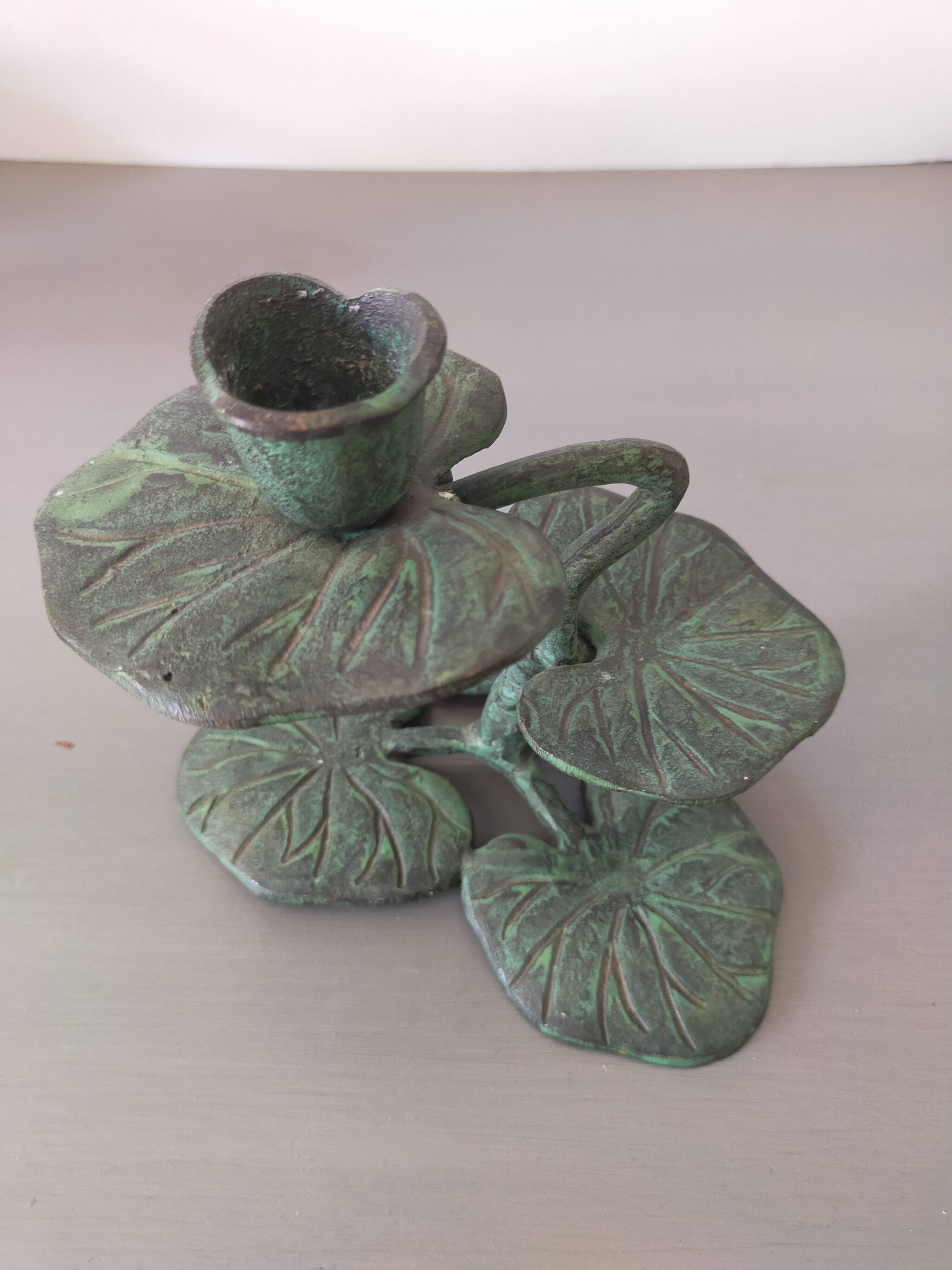 Ivy leaf design candle holder in green patinated metal