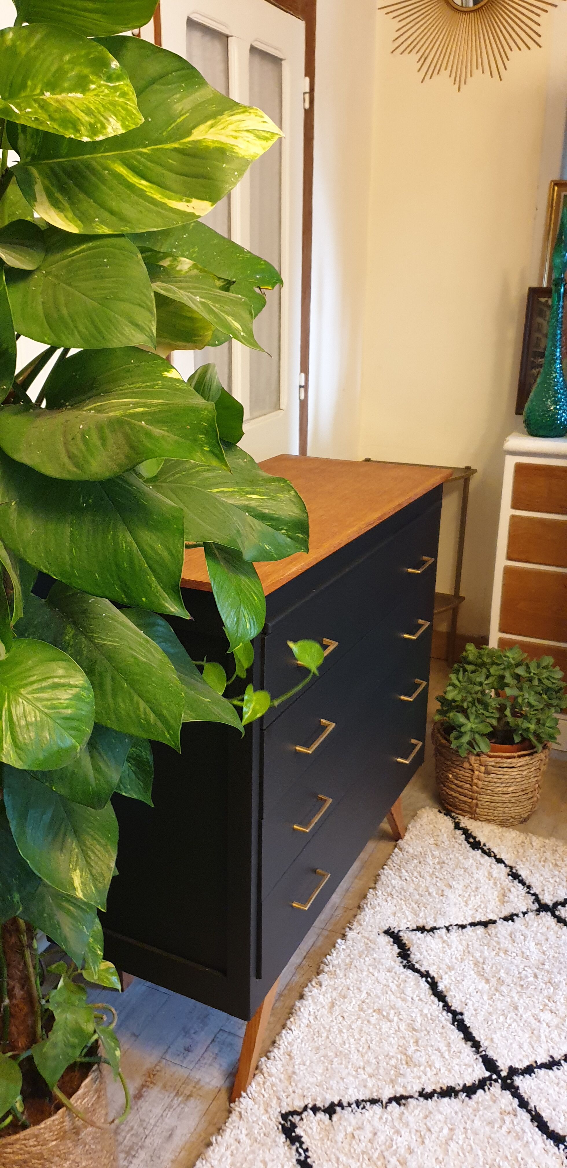 Chest of drawer compass feet