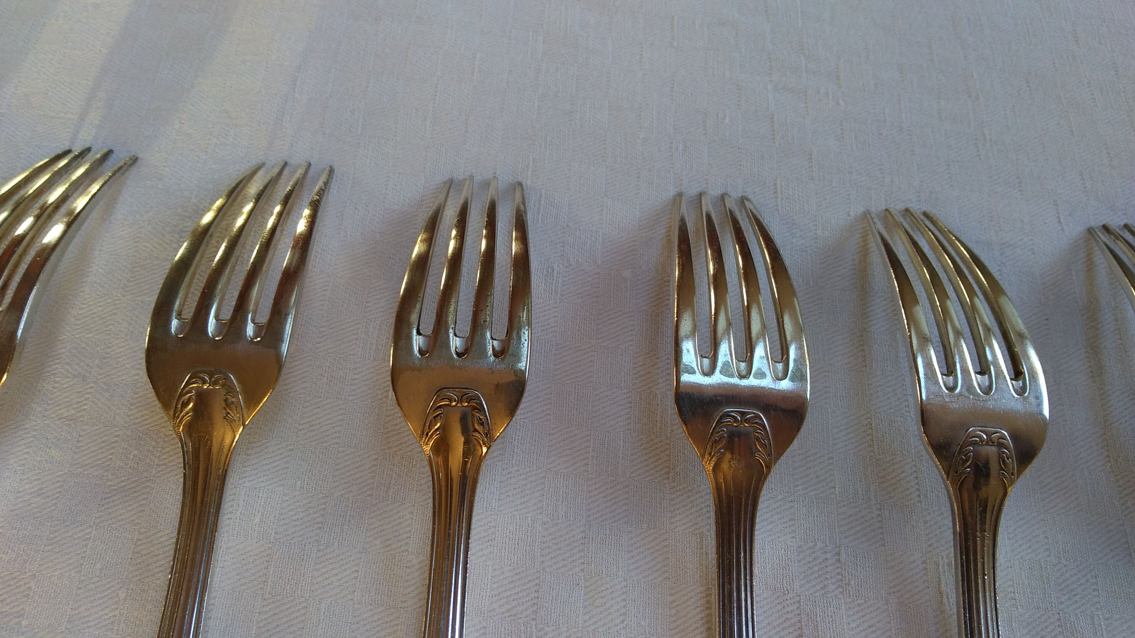 21-piece cutlery set