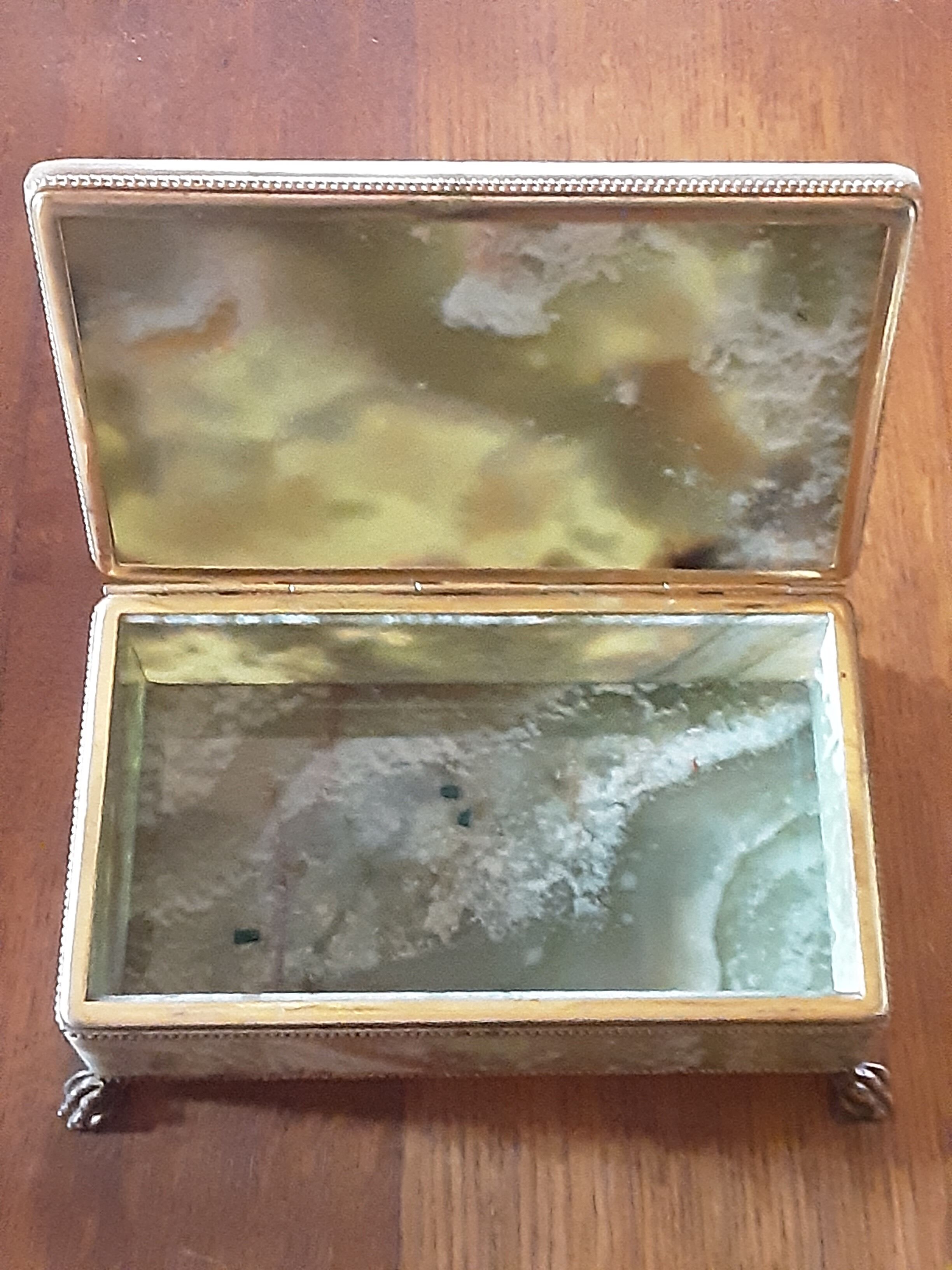 Alabaster Jewelry Box of superb alliance of green and ocher hues