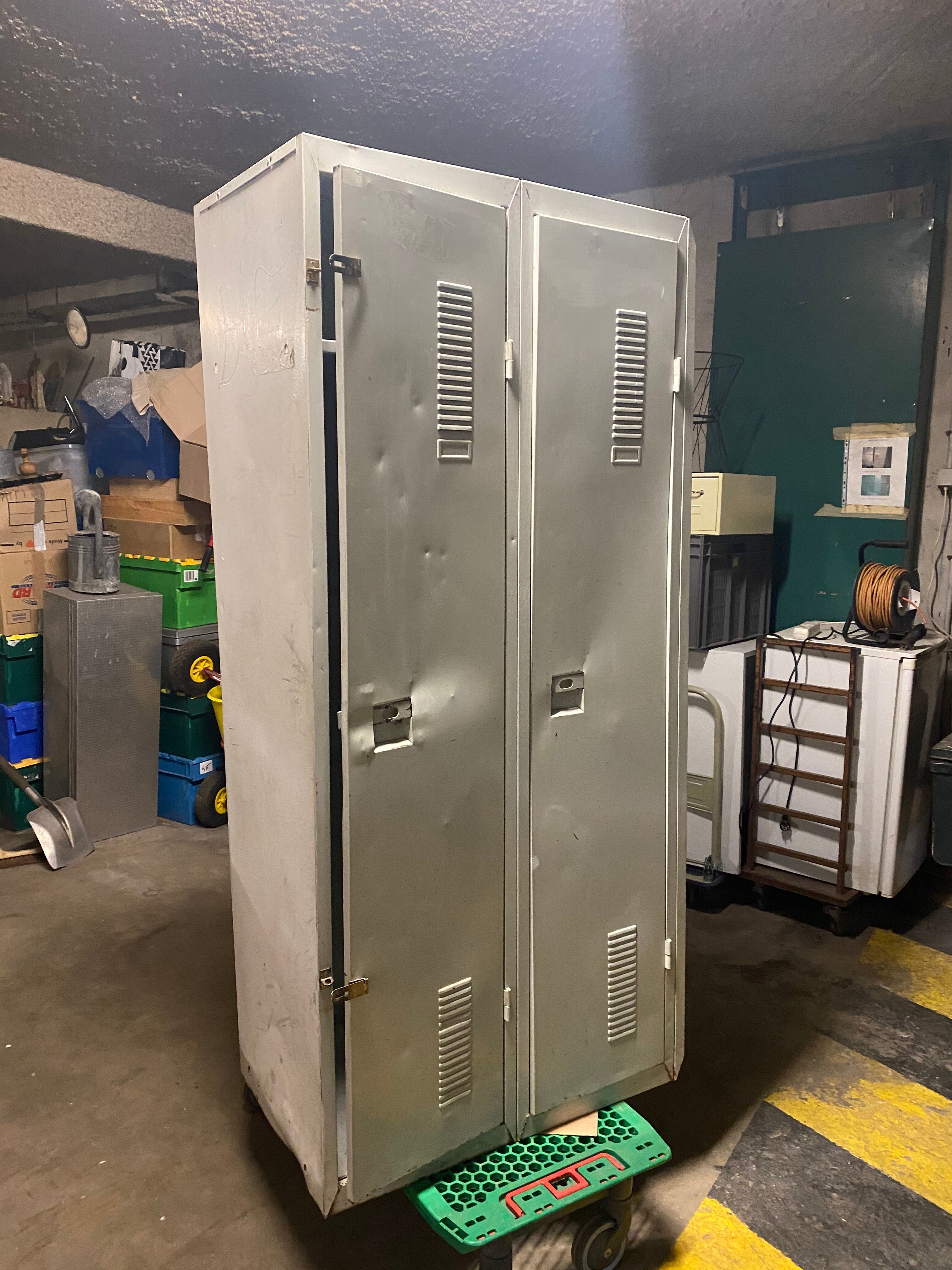 Double metal cloakroom cabinet