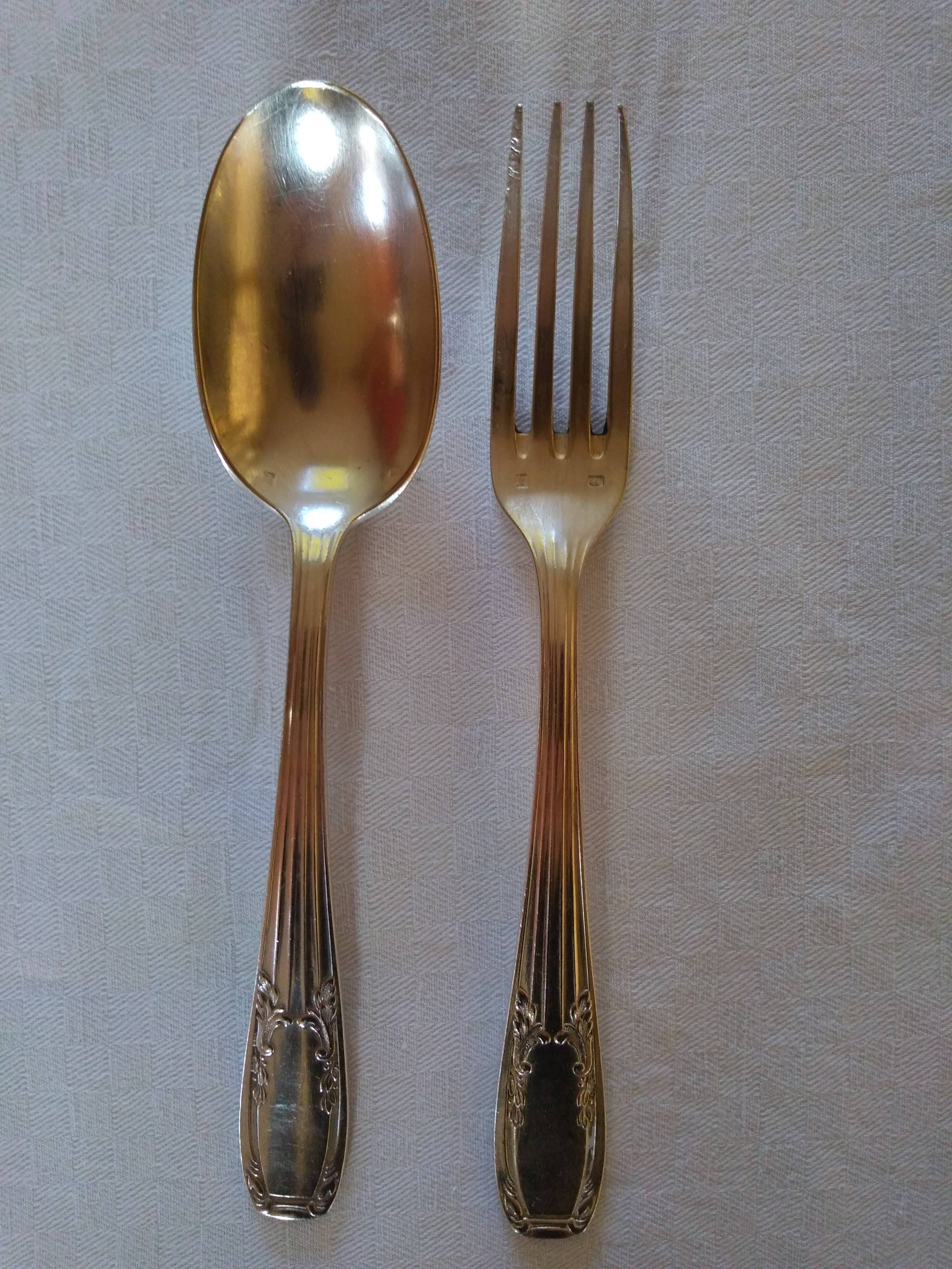 21-piece cutlery set