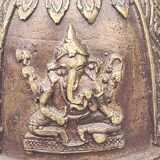 Cloche de temple antique/décor lord ganesh feng-shui. en bronze patiné brune