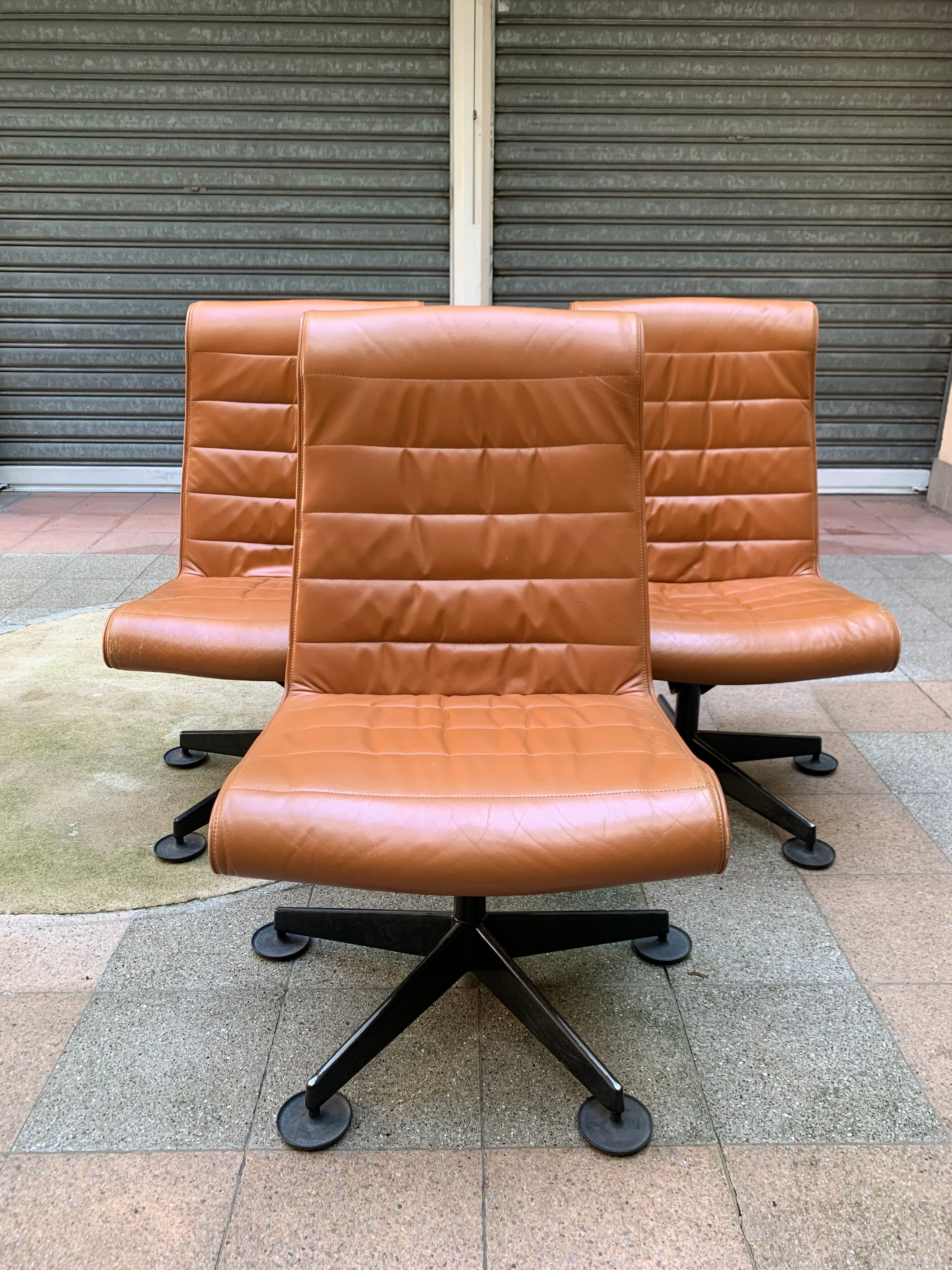 Conference armchair in fawn leather - 1980