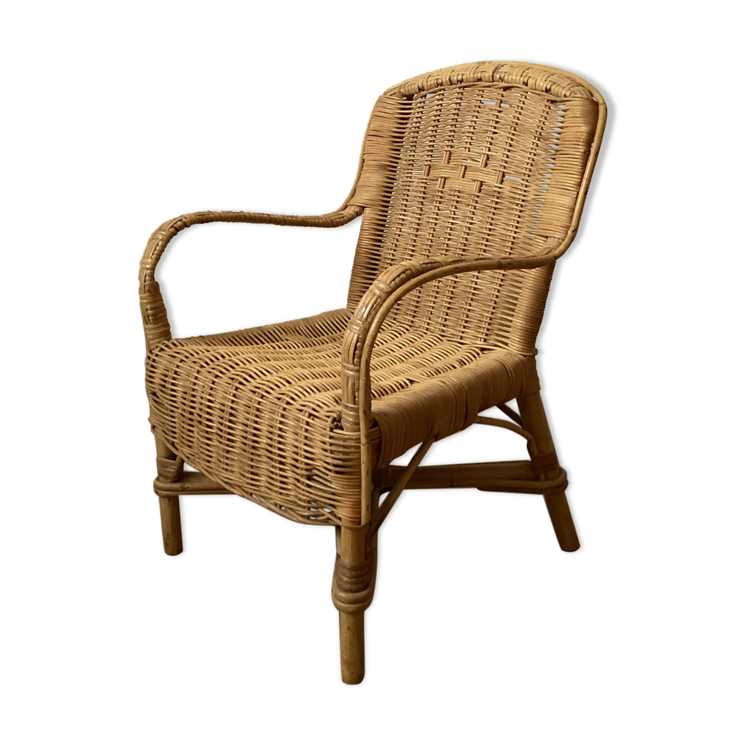 Children's chair in woven wicker