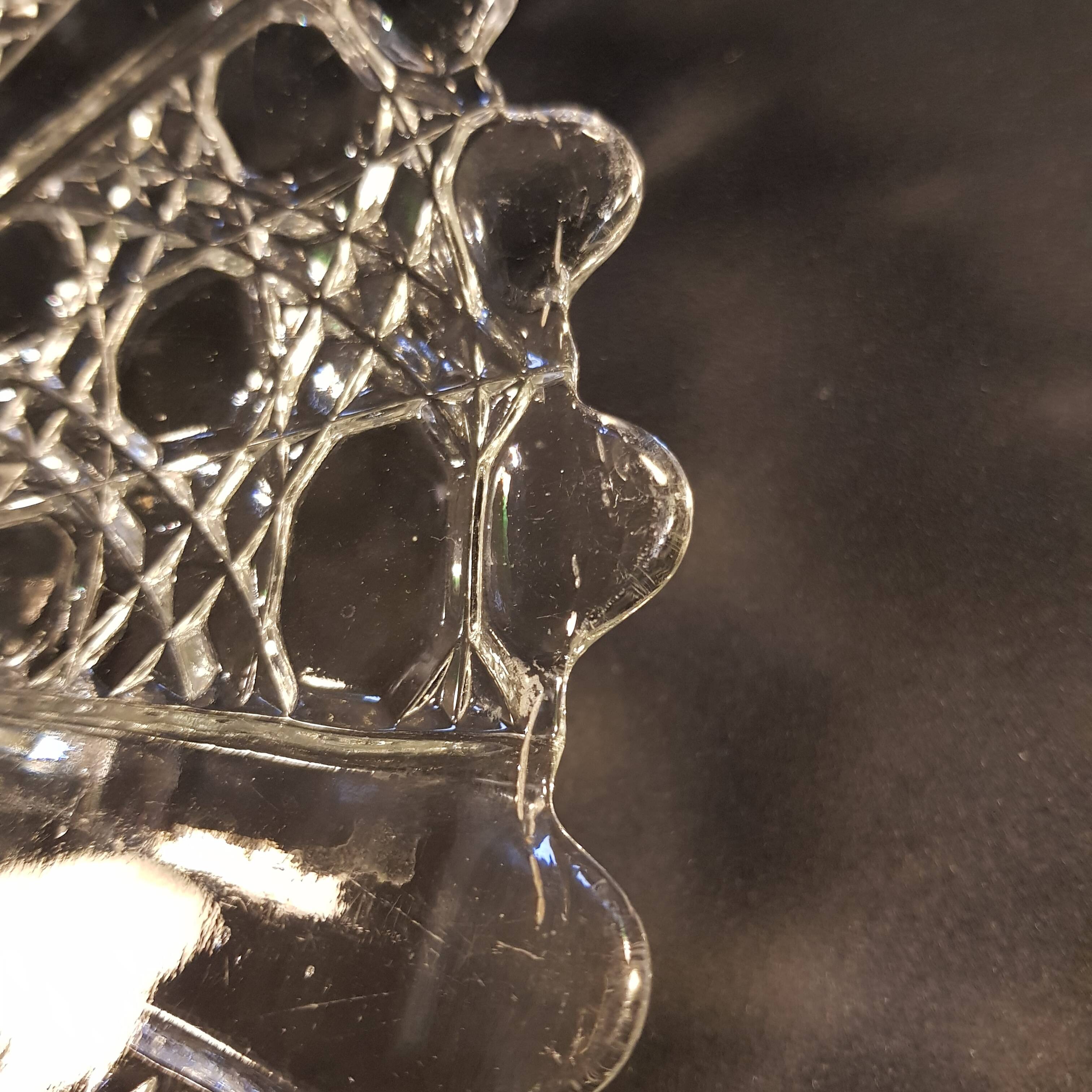 Presentation dish on glass foot