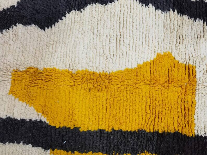 Magnificent handmade rug 270cm x 170cm