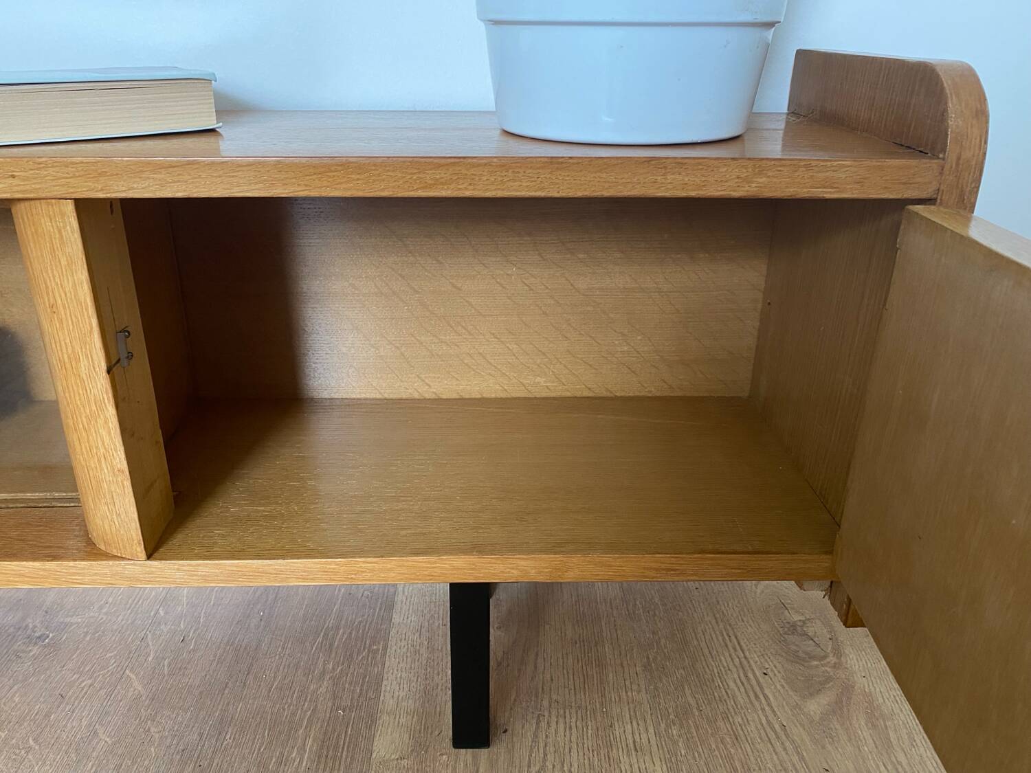 Vintage sideboard (shallow)