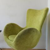 Bucket seat in chrome and green.