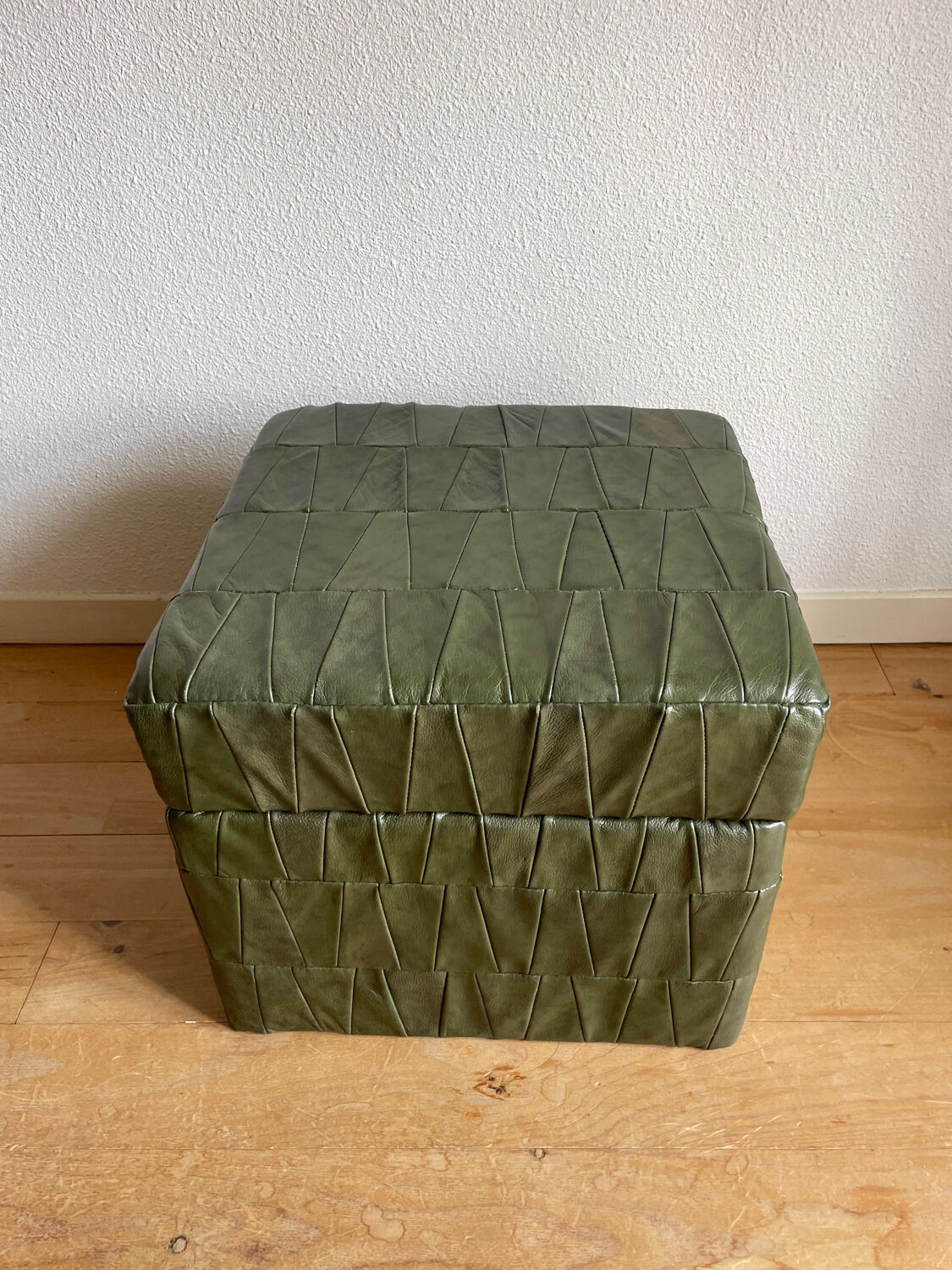 Pouf leather chest patchwork vert  De Sède