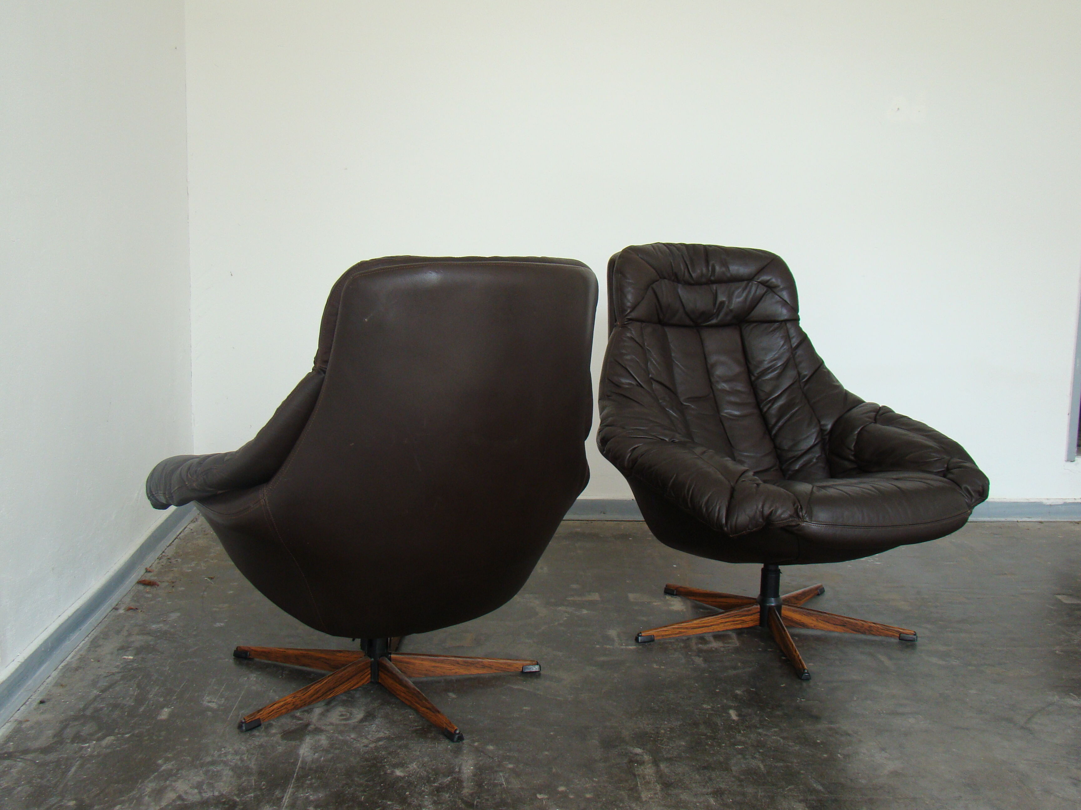 Pair of vintage Danish design brown leather swivel chairs by Bramin