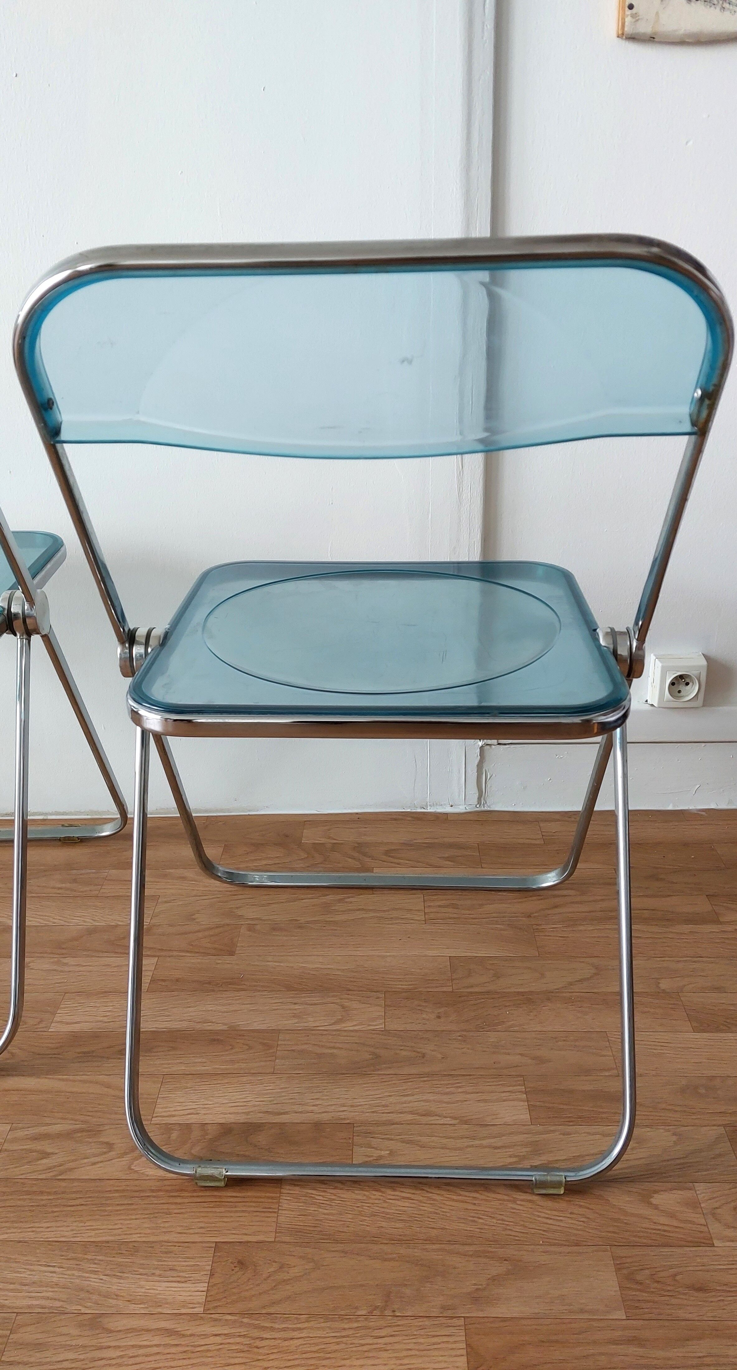 Pair of translucent blue chairs Plia design Giancarlo Piretti for Castelli, 1960.