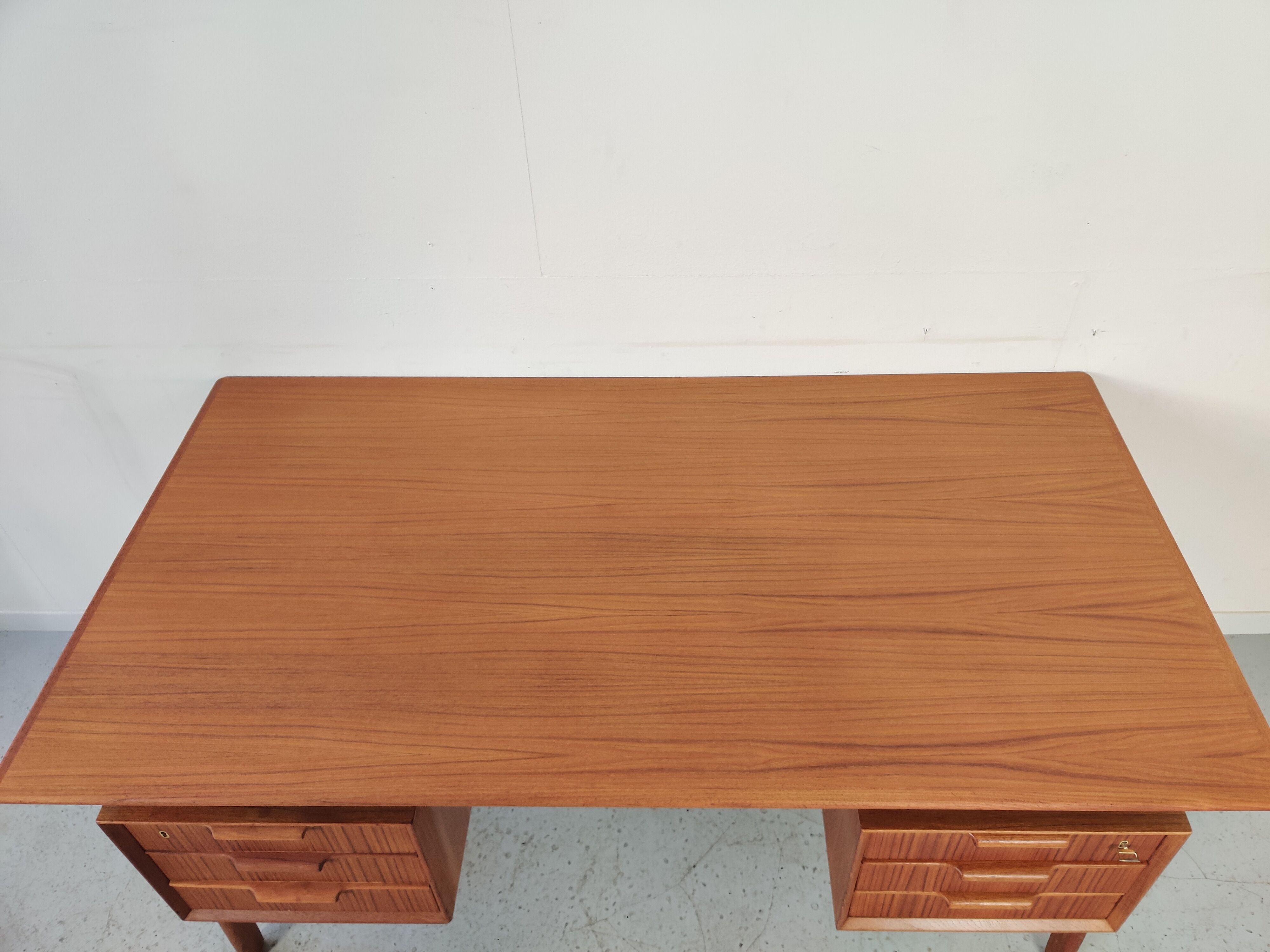 Teak desk by Gunni Omann "model 75" for Omann Jun, Dänemark 1960s