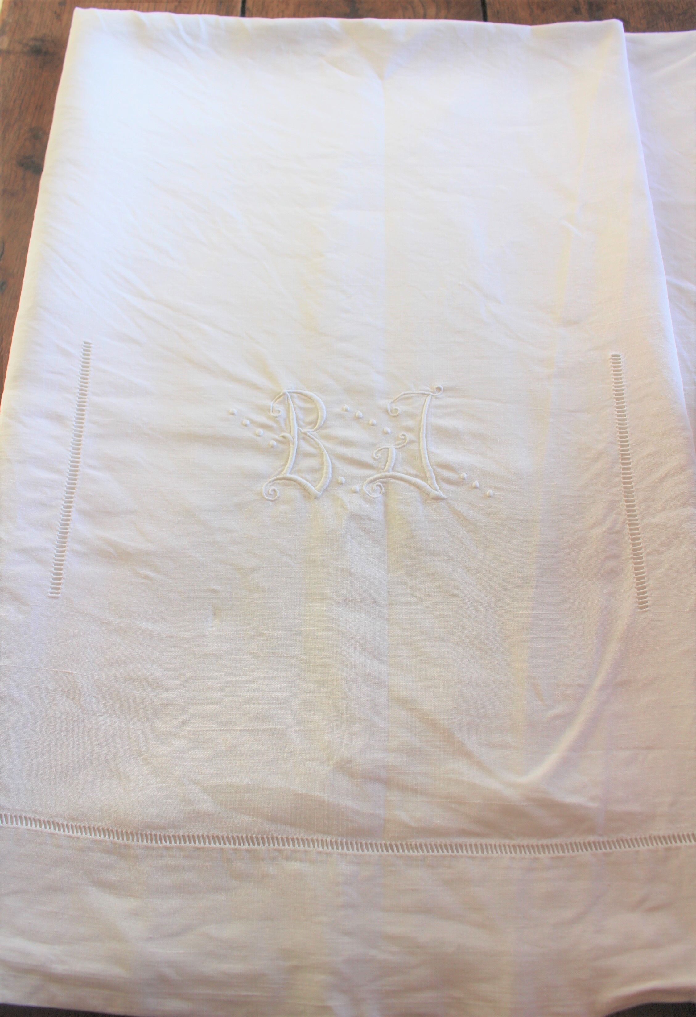White sheet monograms b j days scales
