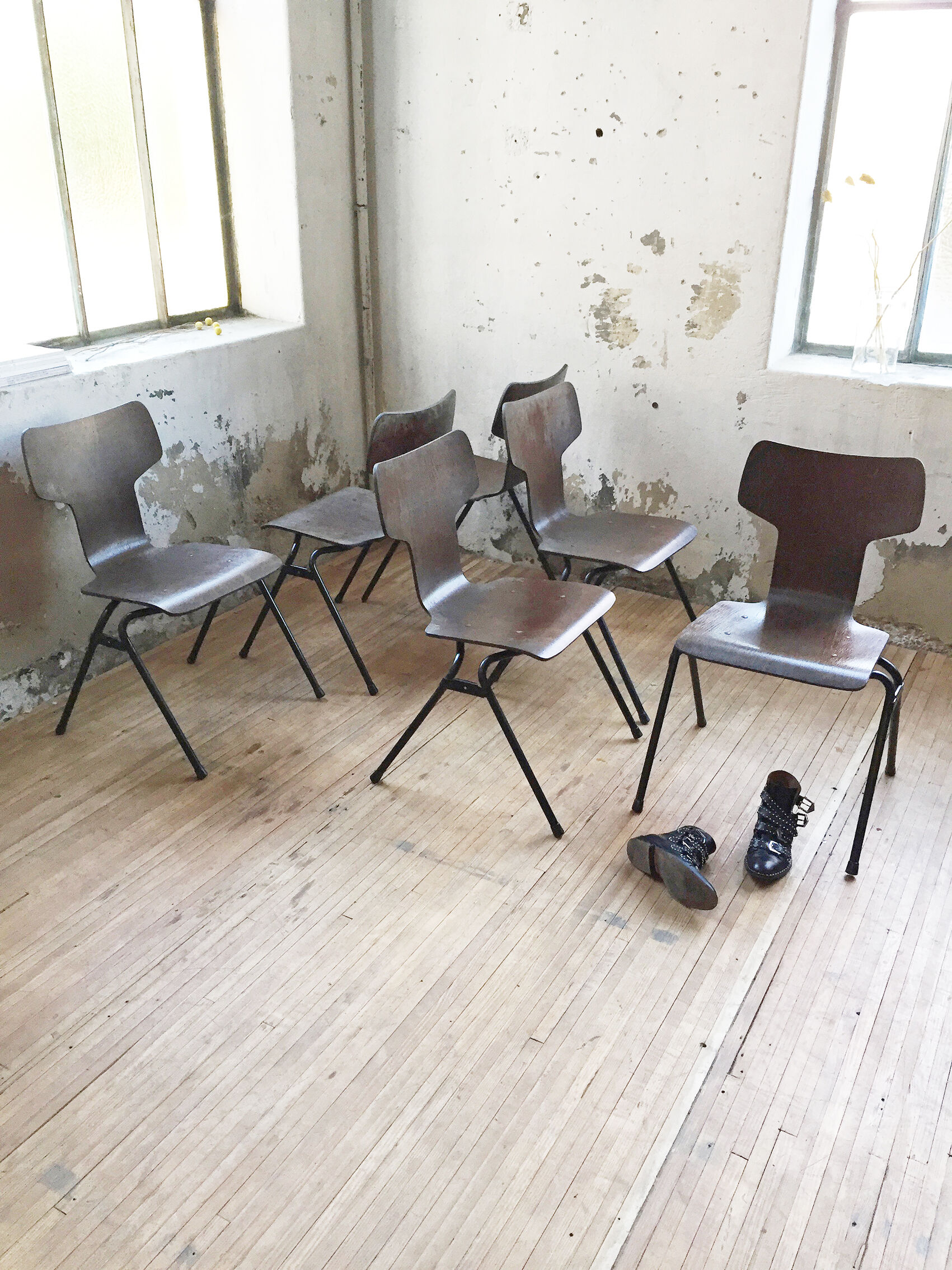 Set de 6 chaises "Marteau" acajou thermomoulé