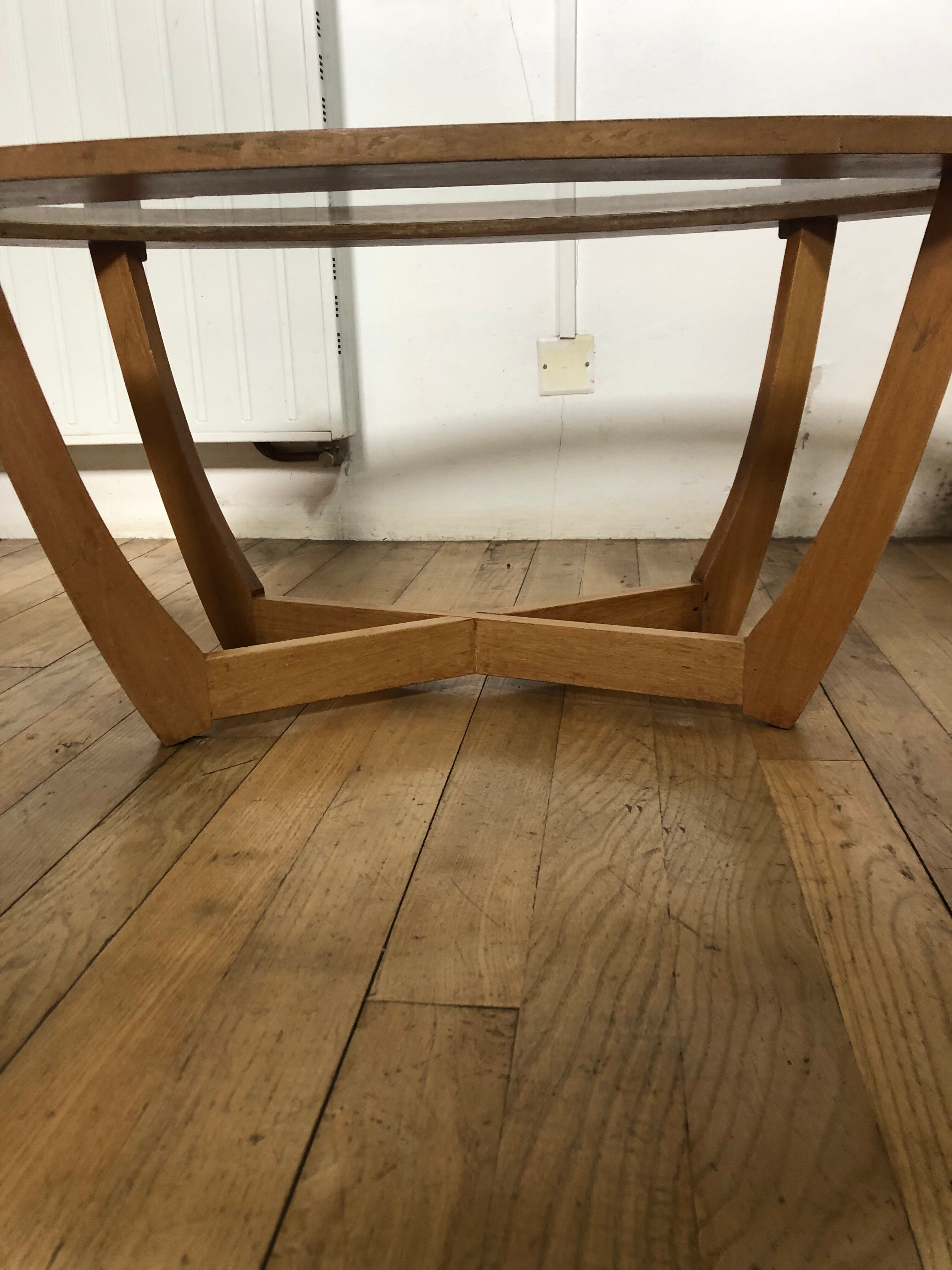 Oval coffee table