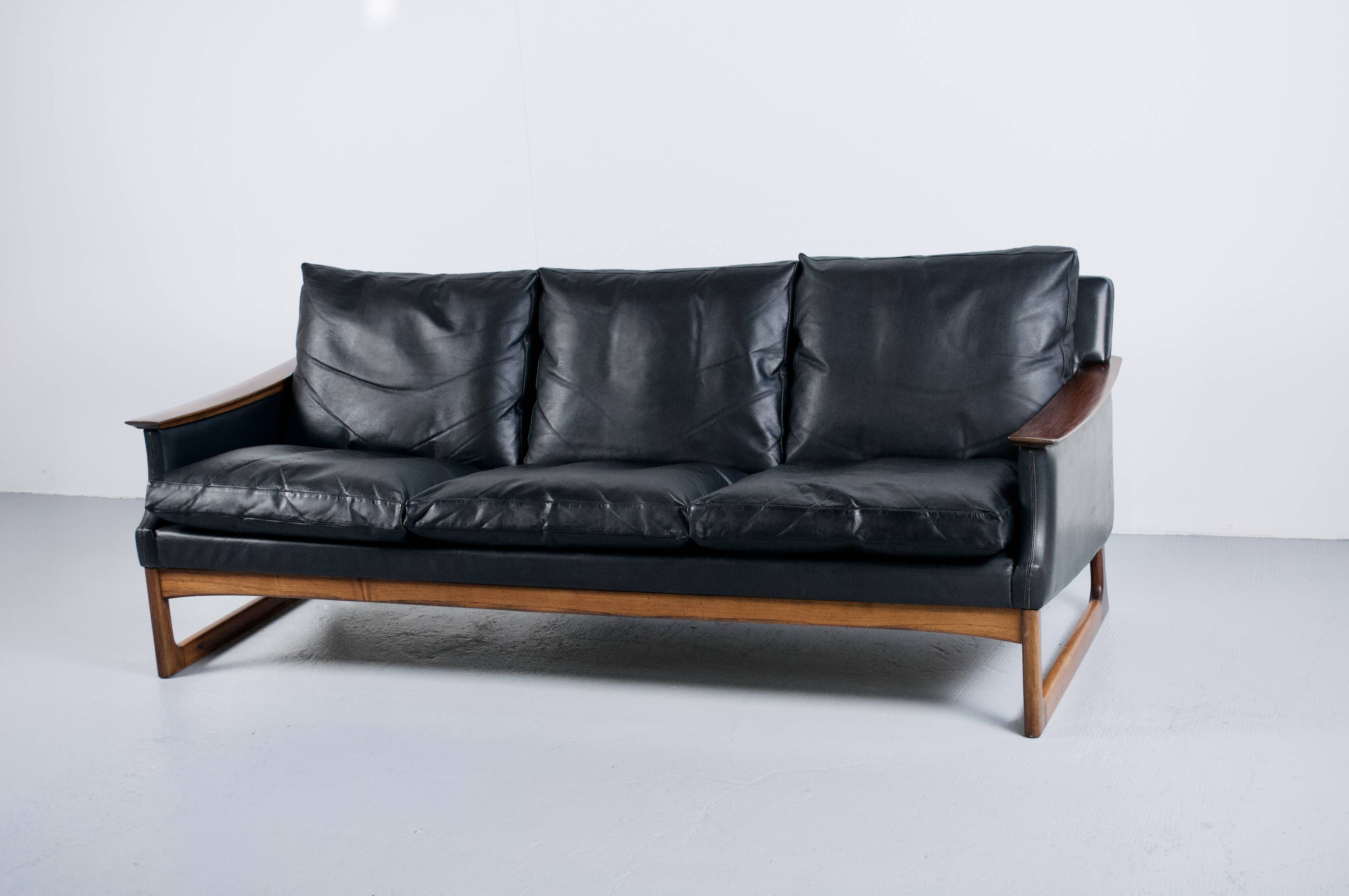 Scandinavian 3-seater sofa in leather and rosewood from the 60s