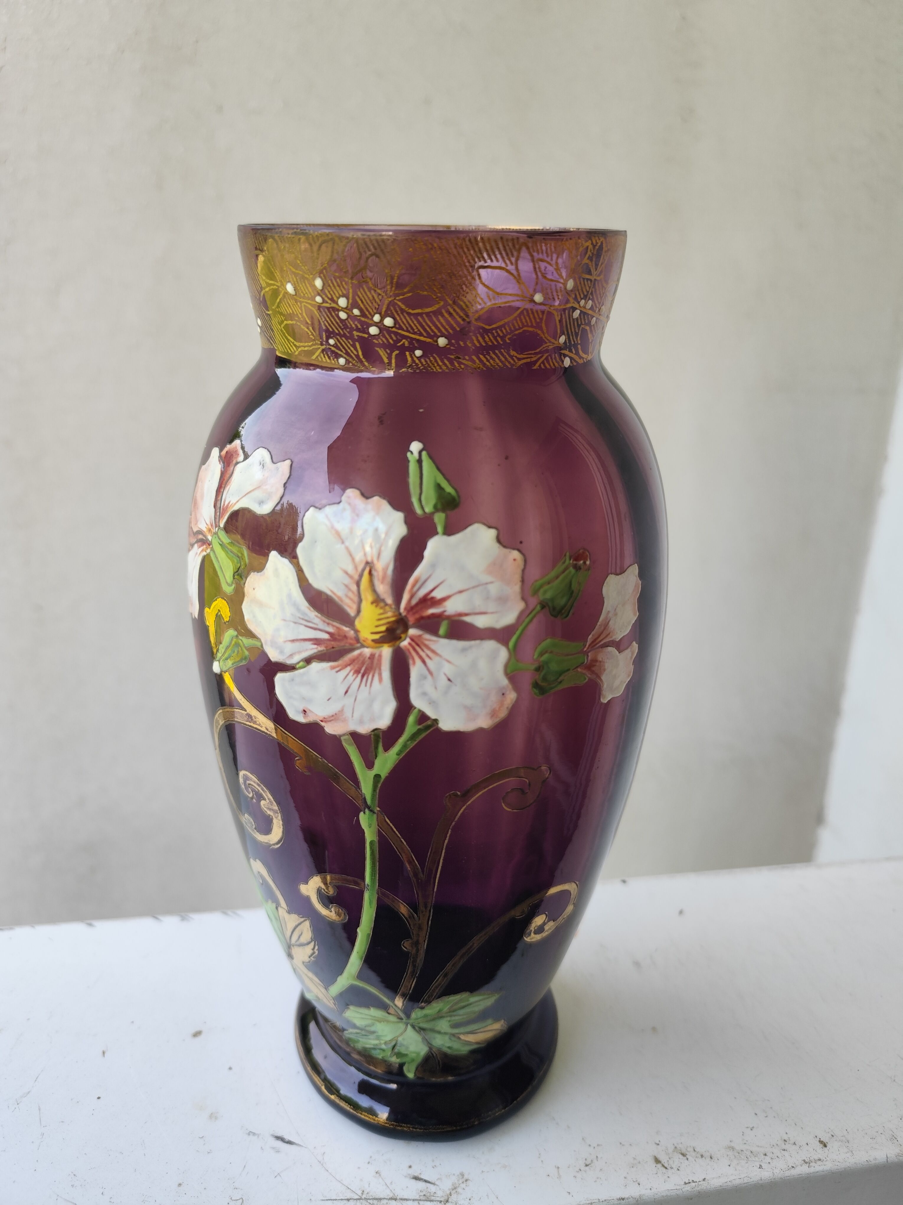 Vase en verre violet émaillé fleurs legras