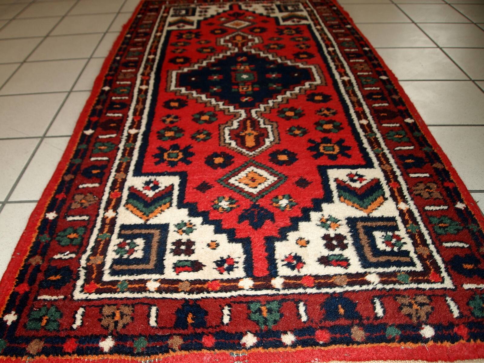 Tapis Vintage Hamadan en Laine (74cm x 140cm), Années 1970, Élégance Tradit