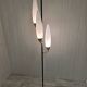 Lampadaire tripode vintage – Laiton & opaline blanche – Années 1960