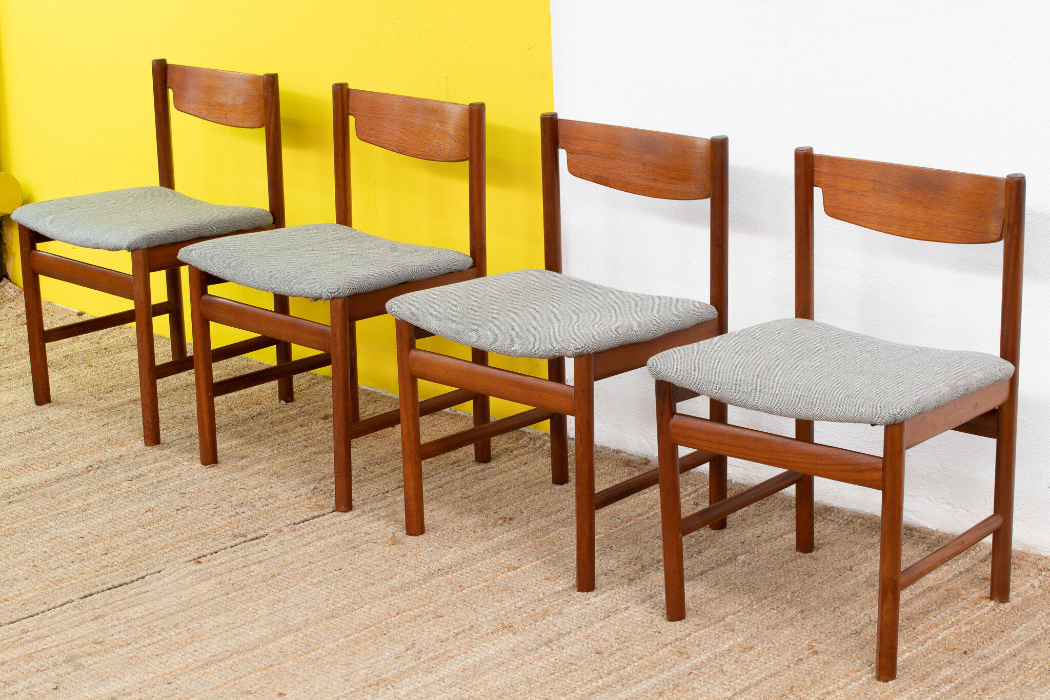 4 chaises scandinaves vintage – 44 cm