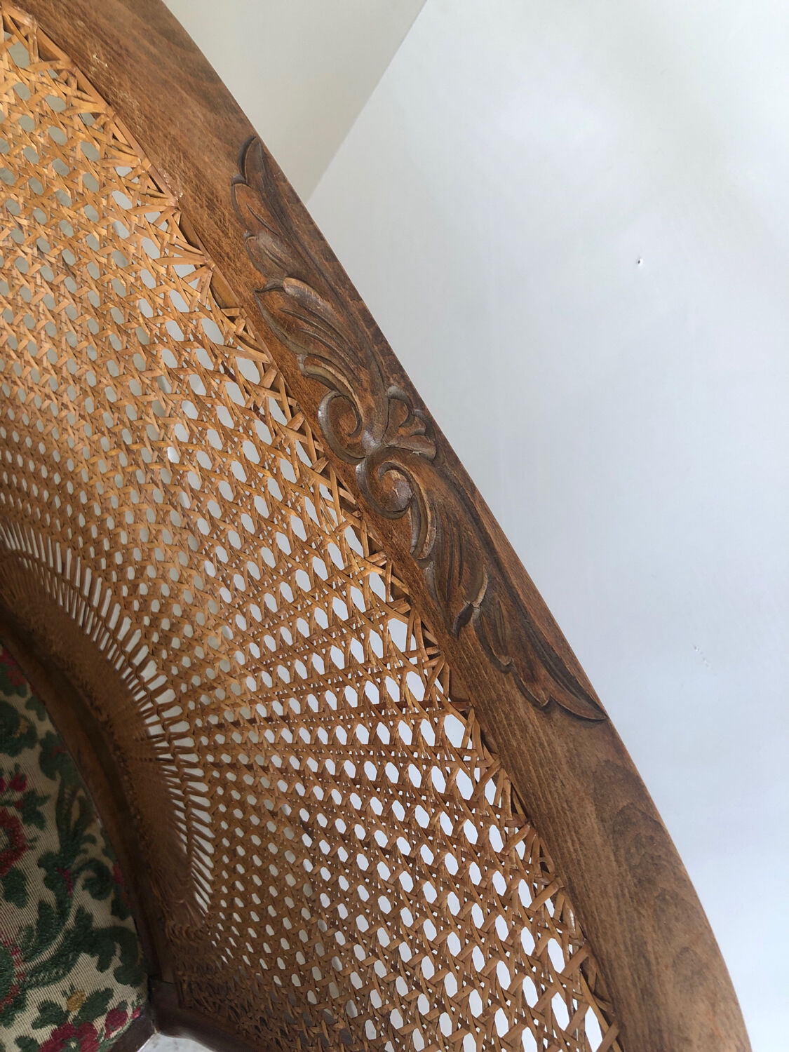Table ronde avec rallonges et 4 chaises dossier cannage Vintage