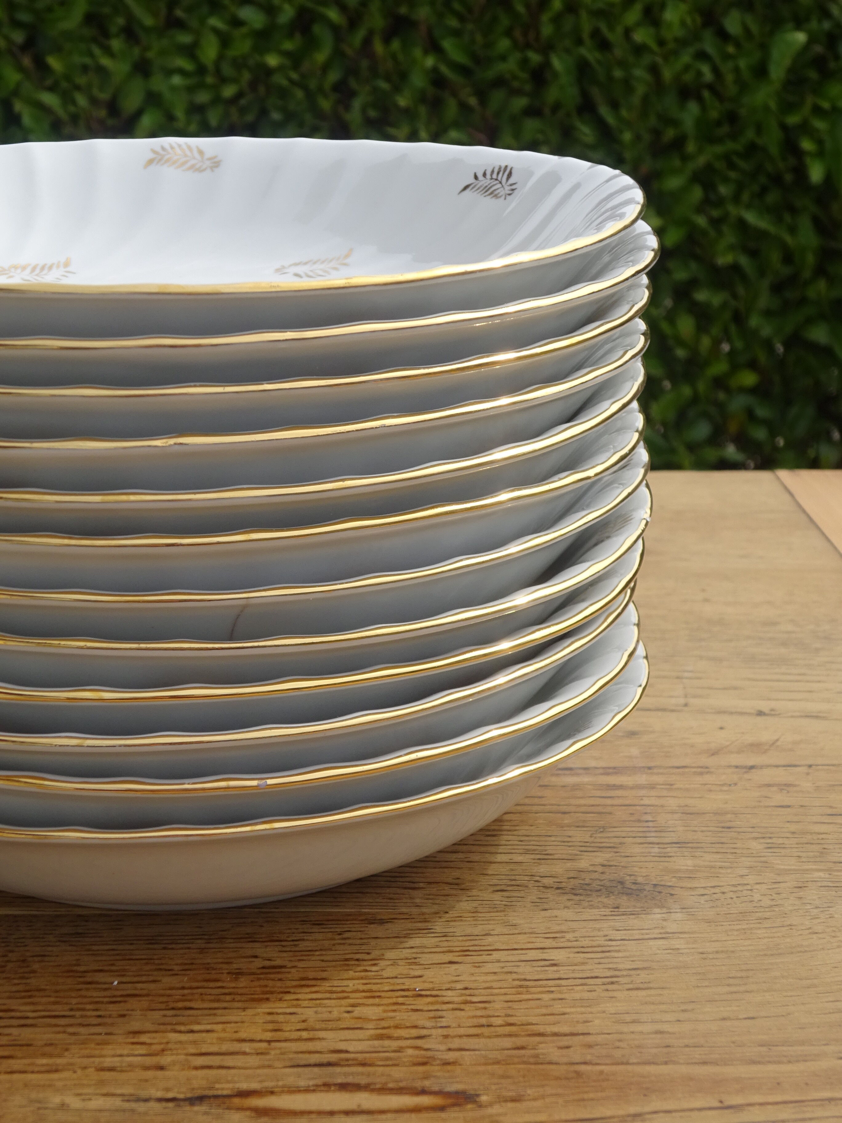 White and gold plate service, Vitriam porcelain
