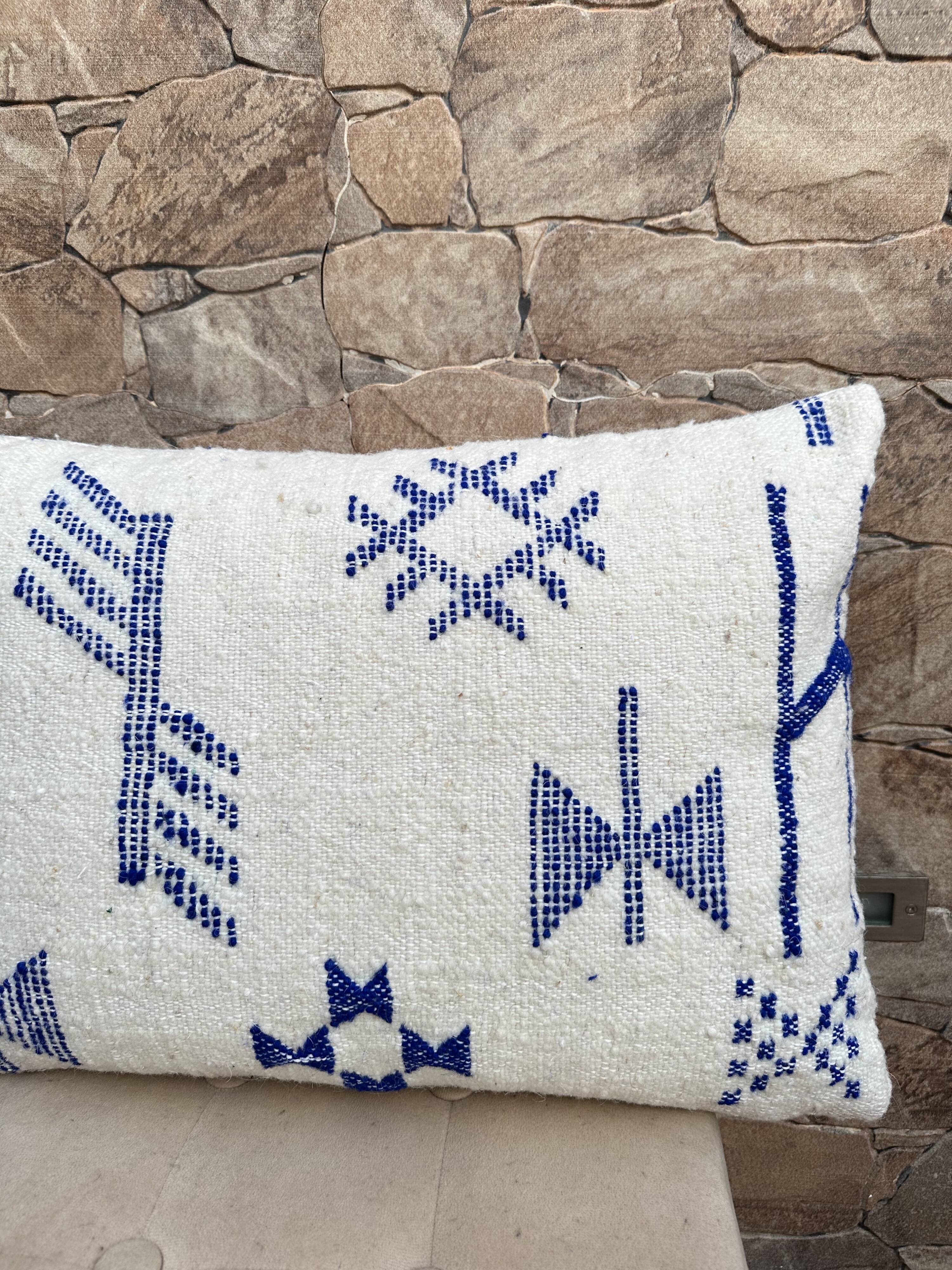 Handmade cushion cover in Berber wool: Moroccan Kilim cushion